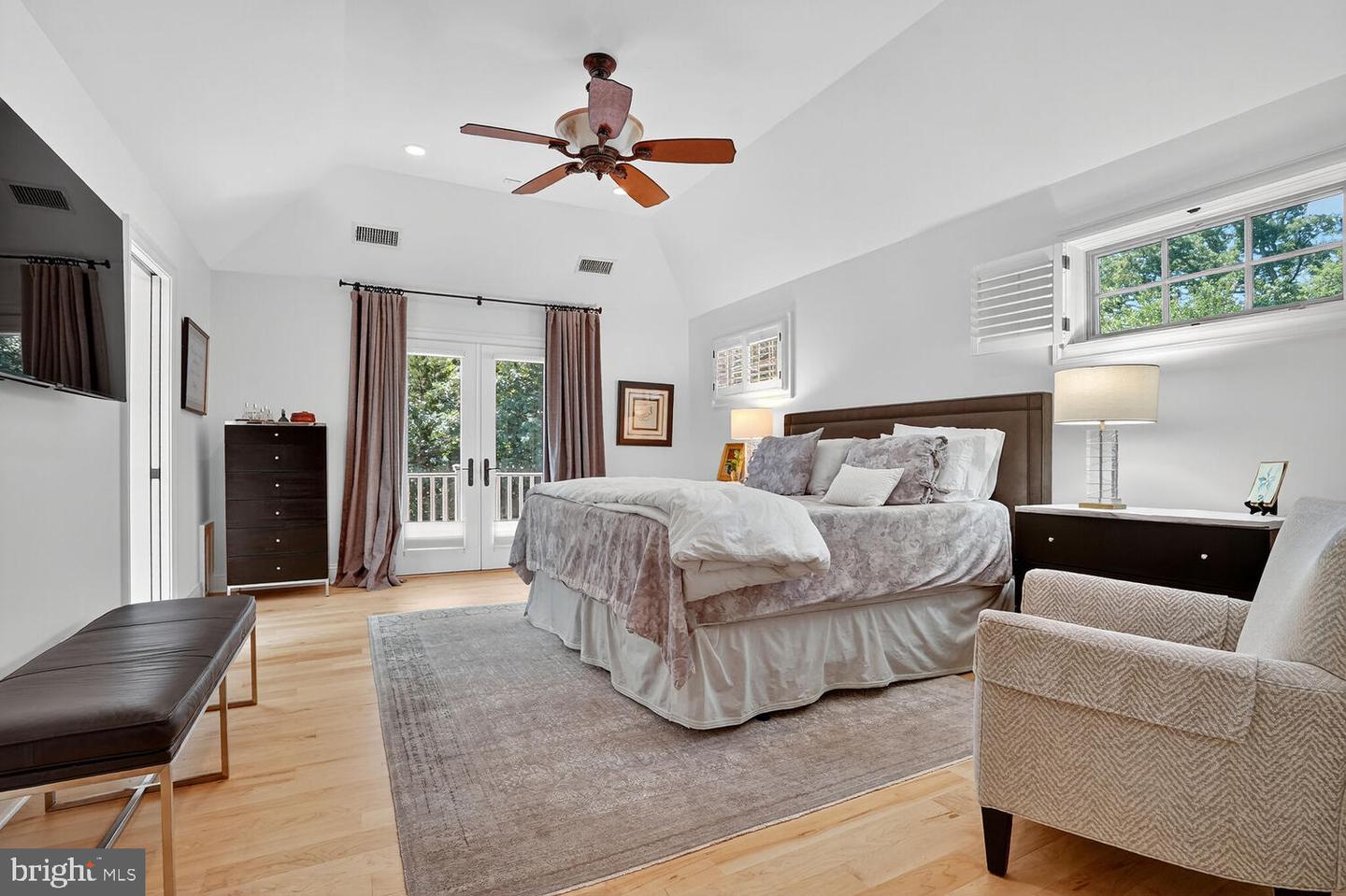 802 BEVERLEY DR, ALEXANDRIA, Virginia 22302, 5 Bedrooms Bedrooms, ,3 BathroomsBathrooms,Residential,For sale,802 BEVERLEY DR,VAAX2047780 MLS # VAAX2047780