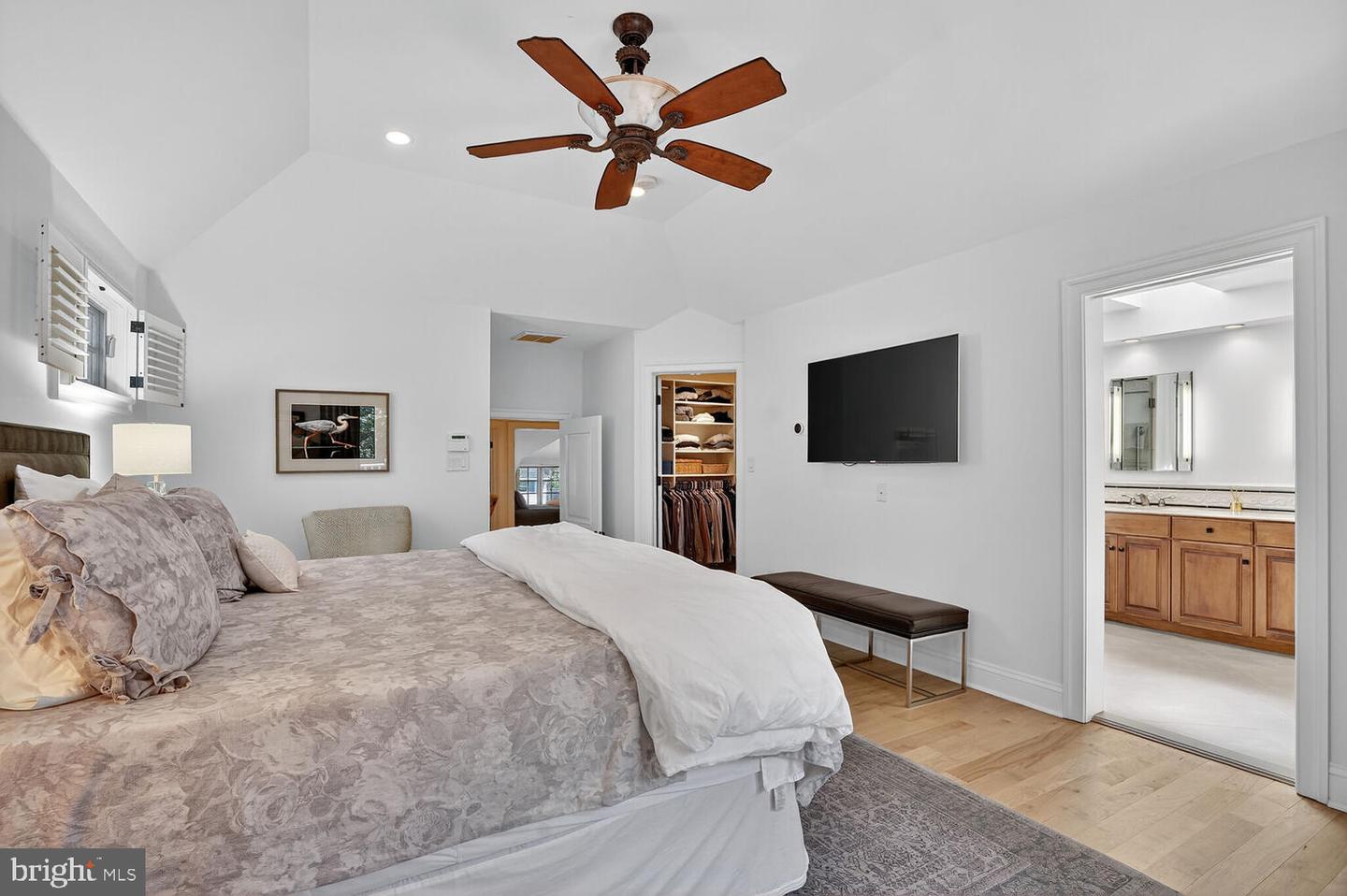 802 BEVERLEY DR, ALEXANDRIA, Virginia 22302, 5 Bedrooms Bedrooms, ,3 BathroomsBathrooms,Residential,For sale,802 BEVERLEY DR,VAAX2047780 MLS # VAAX2047780