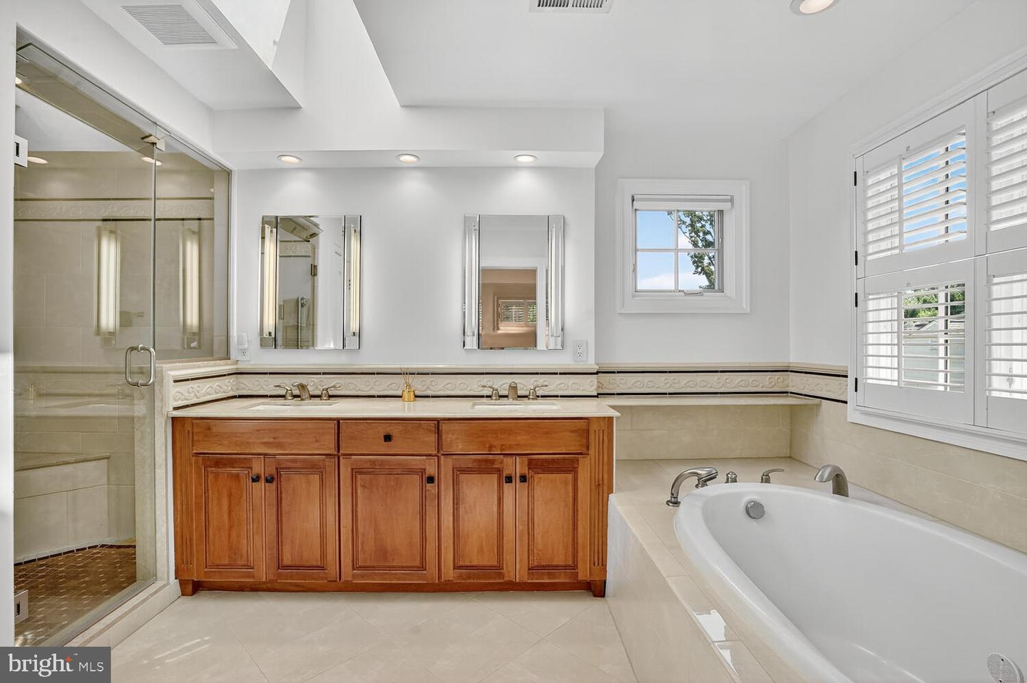802 BEVERLEY DR, ALEXANDRIA, Virginia 22302, 5 Bedrooms Bedrooms, ,3 BathroomsBathrooms,Residential,For sale,802 BEVERLEY DR,VAAX2047780 MLS # VAAX2047780