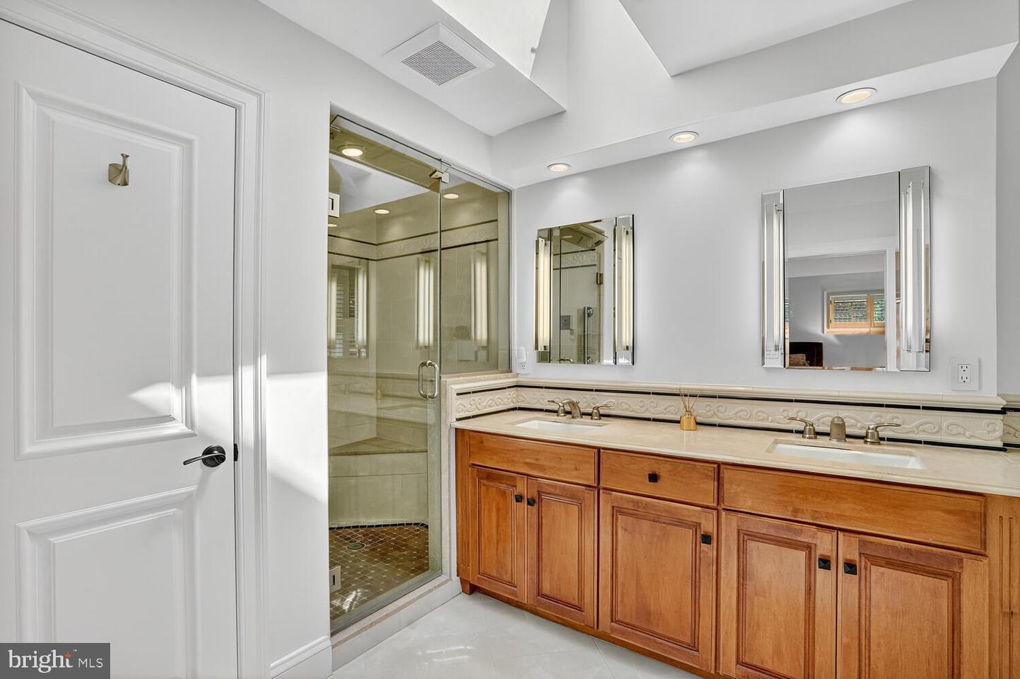 802 BEVERLEY DR, ALEXANDRIA, Virginia 22302, 5 Bedrooms Bedrooms, ,3 BathroomsBathrooms,Residential,For sale,802 BEVERLEY DR,VAAX2047780 MLS # VAAX2047780