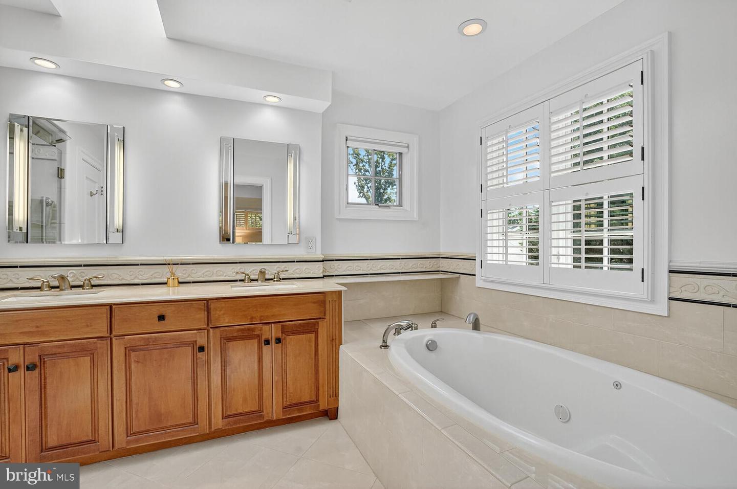 802 BEVERLEY DR, ALEXANDRIA, Virginia 22302, 5 Bedrooms Bedrooms, ,3 BathroomsBathrooms,Residential,For sale,802 BEVERLEY DR,VAAX2047780 MLS # VAAX2047780