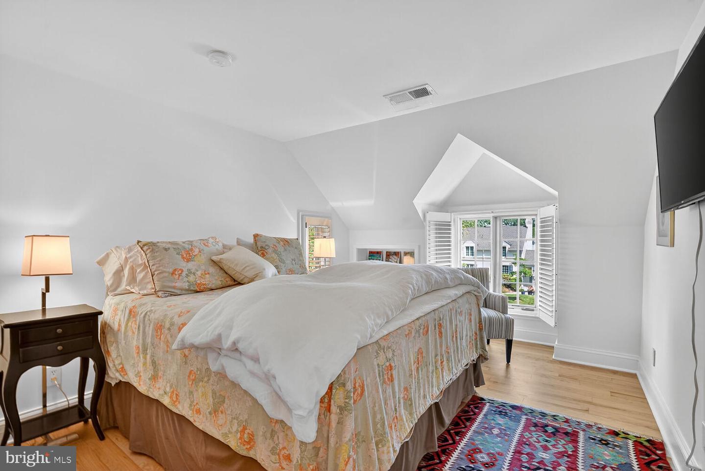 802 BEVERLEY DR, ALEXANDRIA, Virginia 22302, 5 Bedrooms Bedrooms, ,3 BathroomsBathrooms,Residential,For sale,802 BEVERLEY DR,VAAX2047780 MLS # VAAX2047780