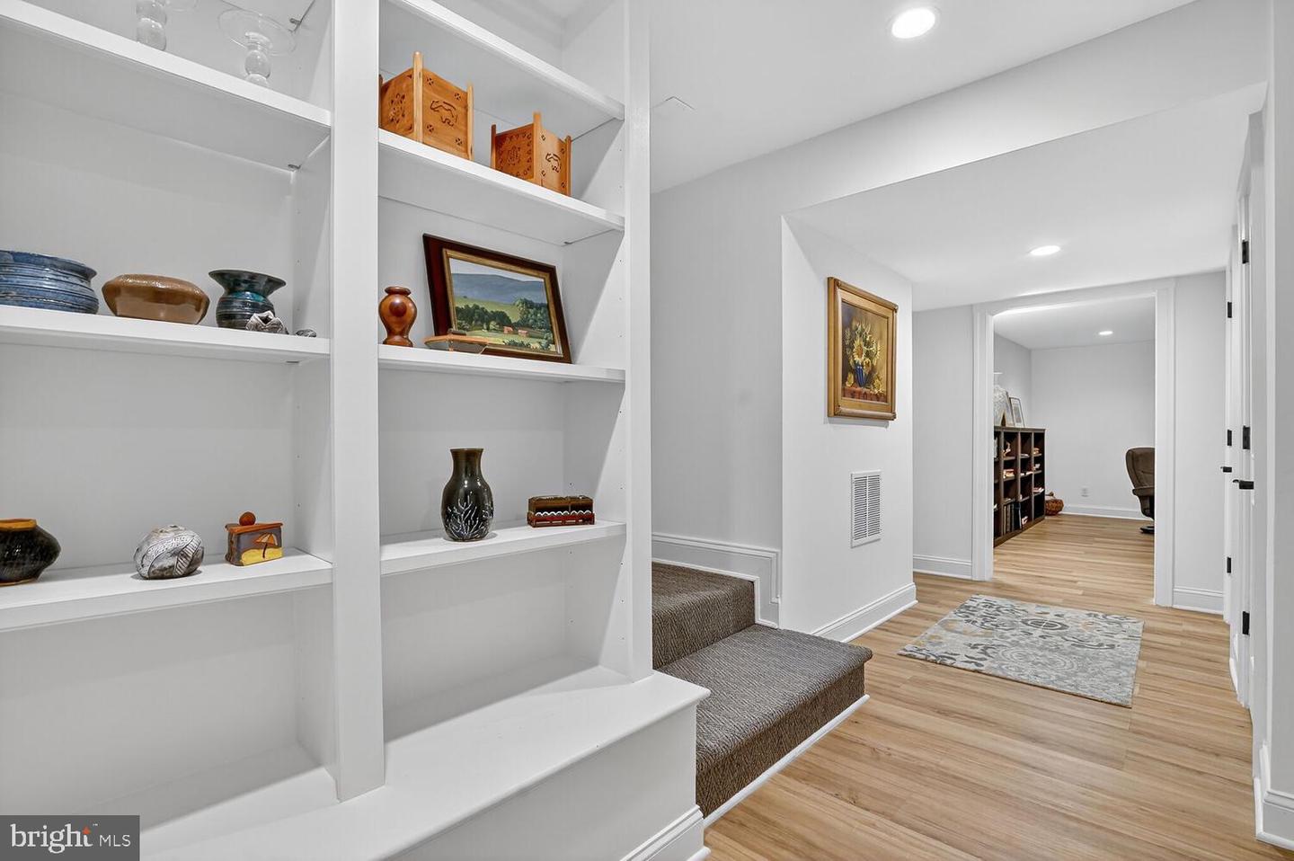 802 BEVERLEY DR, ALEXANDRIA, Virginia 22302, 5 Bedrooms Bedrooms, ,3 BathroomsBathrooms,Residential,For sale,802 BEVERLEY DR,VAAX2047780 MLS # VAAX2047780