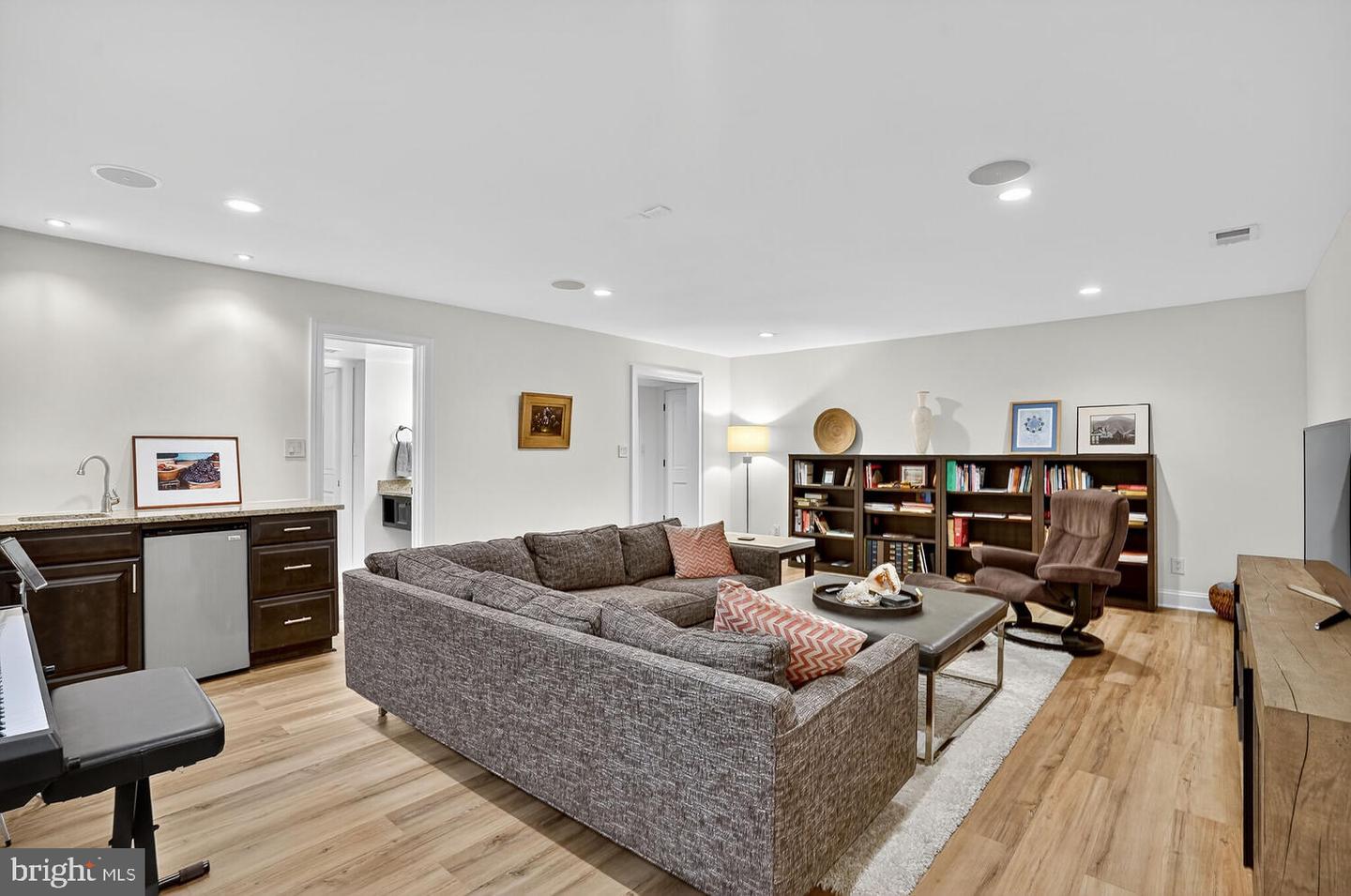 802 BEVERLEY DR, ALEXANDRIA, Virginia 22302, 5 Bedrooms Bedrooms, ,3 BathroomsBathrooms,Residential,For sale,802 BEVERLEY DR,VAAX2047780 MLS # VAAX2047780