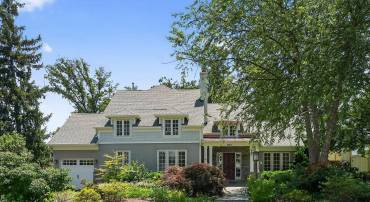 802 BEVERLEY DR, ALEXANDRIA, Virginia 22302, 5 Bedrooms Bedrooms, ,3 BathroomsBathrooms,Residential,For sale,802 BEVERLEY DR,VAAX2047780 MLS # VAAX2047780