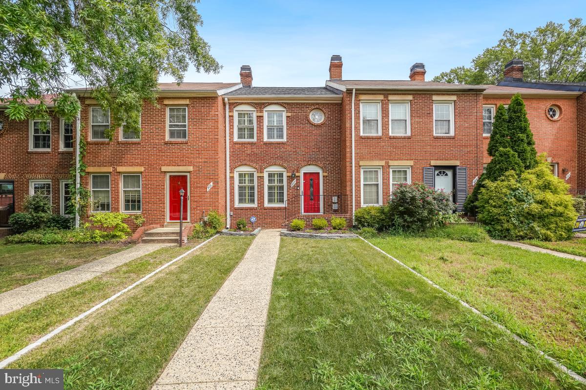 907 FRANKLIN ST, ALEXANDRIA, Virginia 22314, 2 Bedrooms Bedrooms, ,2 BathroomsBathrooms,Residential,For sale,907 FRANKLIN ST,VAAX2047820 MLS # VAAX2047820