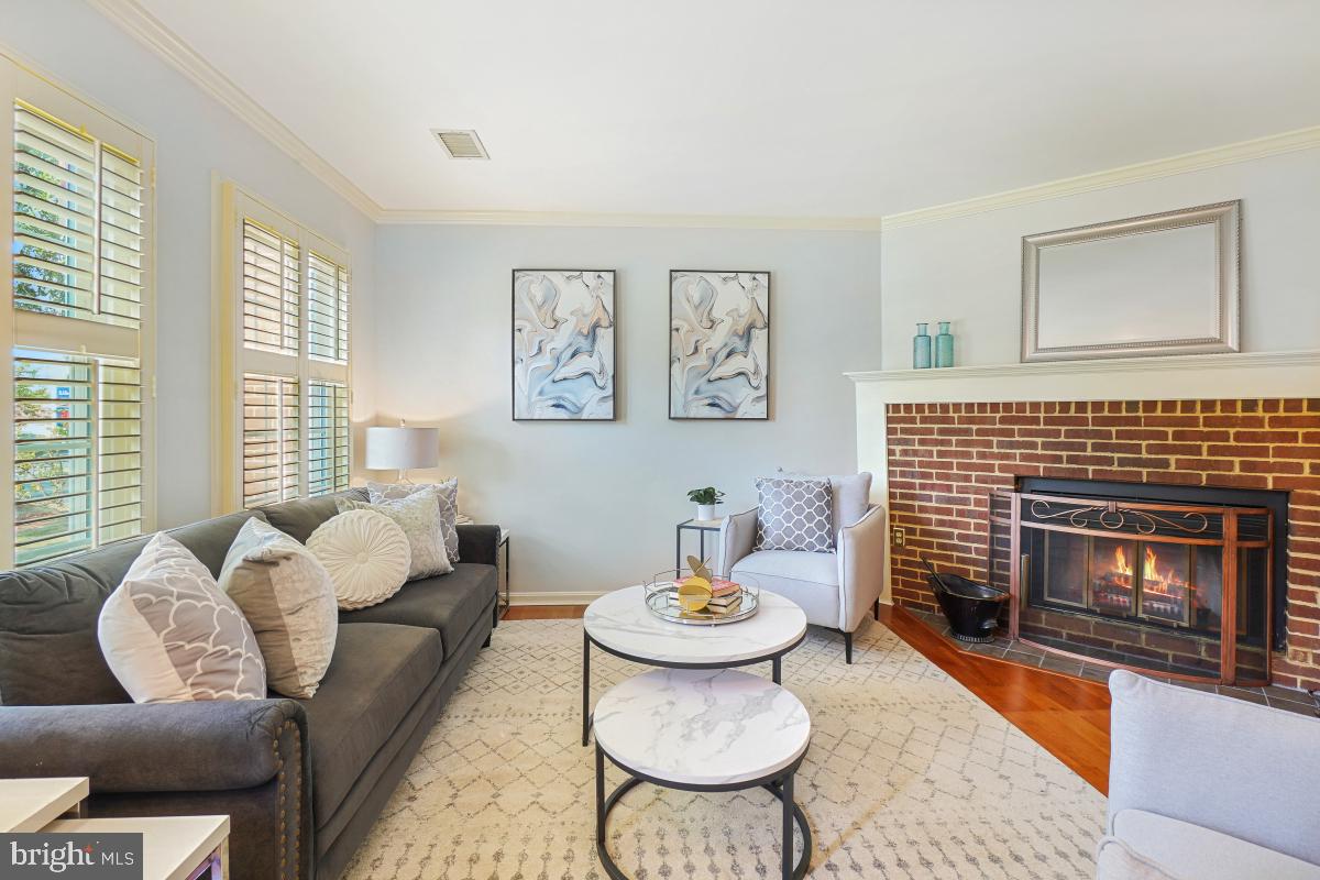 907 FRANKLIN ST, ALEXANDRIA, Virginia 22314, 2 Bedrooms Bedrooms, ,2 BathroomsBathrooms,Residential,For sale,907 FRANKLIN ST,VAAX2047820 MLS # VAAX2047820
