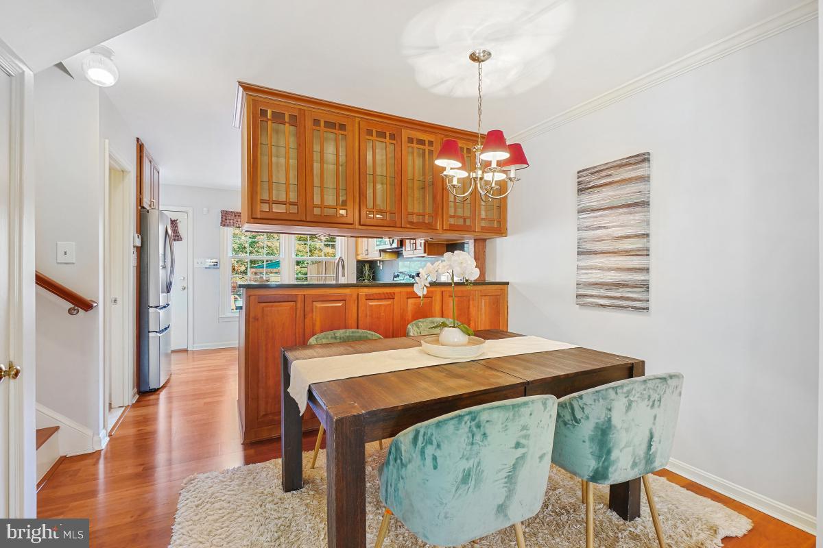 907 FRANKLIN ST, ALEXANDRIA, Virginia 22314, 2 Bedrooms Bedrooms, ,2 BathroomsBathrooms,Residential,For sale,907 FRANKLIN ST,VAAX2047820 MLS # VAAX2047820