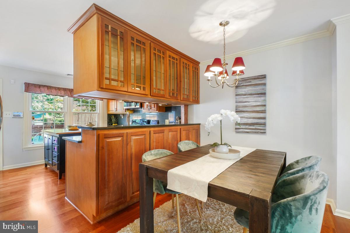 907 FRANKLIN ST, ALEXANDRIA, Virginia 22314, 2 Bedrooms Bedrooms, ,2 BathroomsBathrooms,Residential,For sale,907 FRANKLIN ST,VAAX2047820 MLS # VAAX2047820