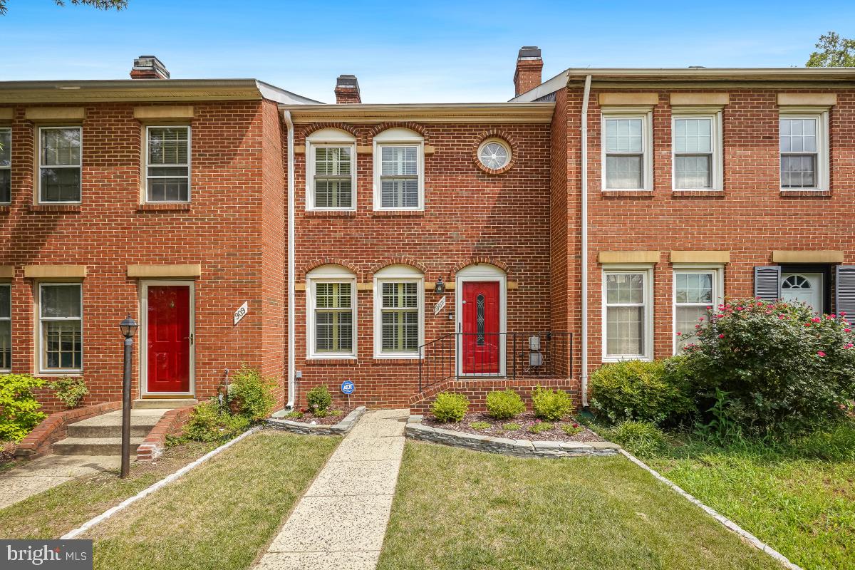 907 FRANKLIN ST, ALEXANDRIA, Virginia 22314, 2 Bedrooms Bedrooms, ,2 BathroomsBathrooms,Residential,For sale,907 FRANKLIN ST,VAAX2047820 MLS # VAAX2047820