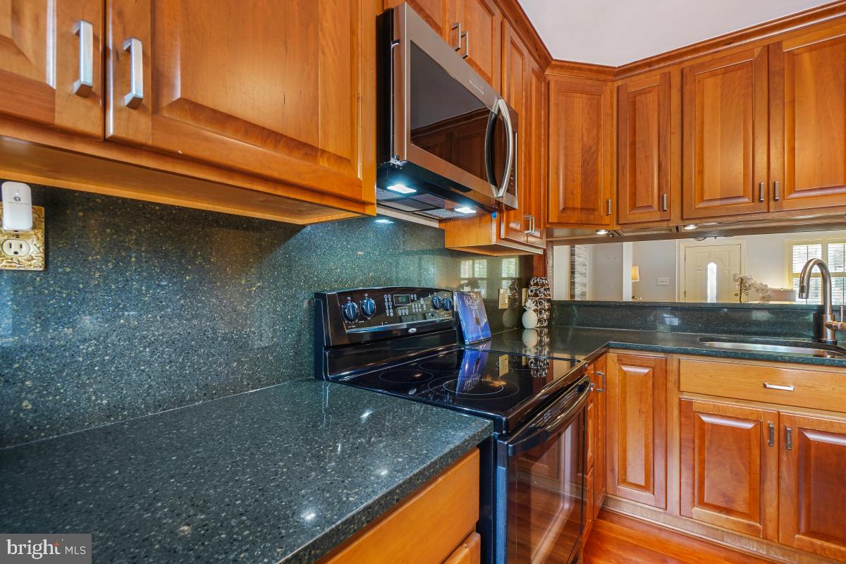907 FRANKLIN ST, ALEXANDRIA, Virginia 22314, 2 Bedrooms Bedrooms, ,2 BathroomsBathrooms,Residential,For sale,907 FRANKLIN ST,VAAX2047820 MLS # VAAX2047820