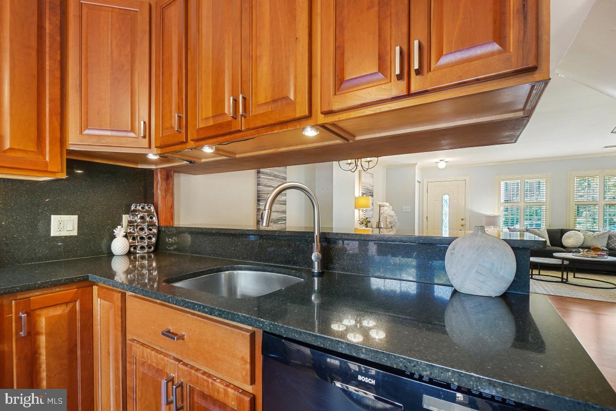 907 FRANKLIN ST, ALEXANDRIA, Virginia 22314, 2 Bedrooms Bedrooms, ,2 BathroomsBathrooms,Residential,For sale,907 FRANKLIN ST,VAAX2047820 MLS # VAAX2047820