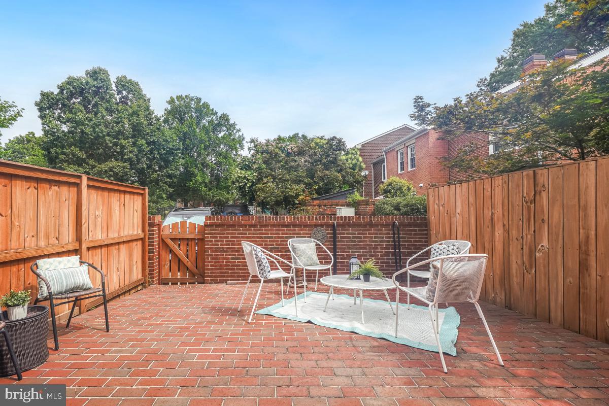 907 FRANKLIN ST, ALEXANDRIA, Virginia 22314, 2 Bedrooms Bedrooms, ,2 BathroomsBathrooms,Residential,For sale,907 FRANKLIN ST,VAAX2047820 MLS # VAAX2047820