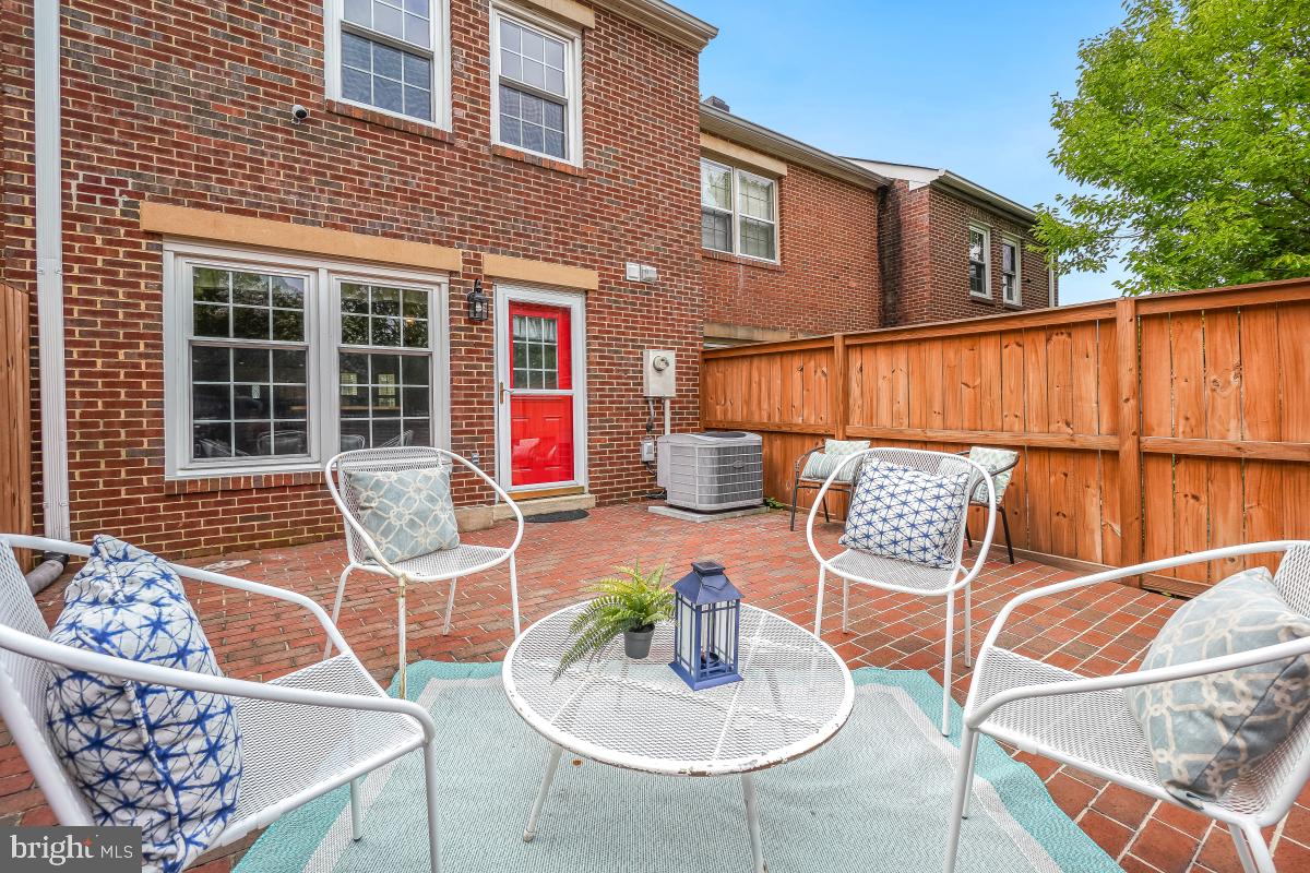 907 FRANKLIN ST, ALEXANDRIA, Virginia 22314, 2 Bedrooms Bedrooms, ,2 BathroomsBathrooms,Residential,For sale,907 FRANKLIN ST,VAAX2047820 MLS # VAAX2047820