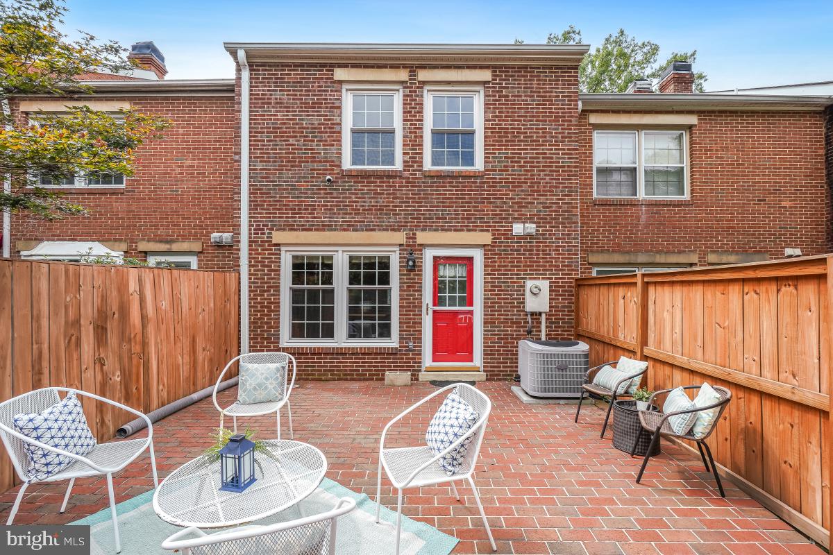 907 FRANKLIN ST, ALEXANDRIA, Virginia 22314, 2 Bedrooms Bedrooms, ,2 BathroomsBathrooms,Residential,For sale,907 FRANKLIN ST,VAAX2047820 MLS # VAAX2047820