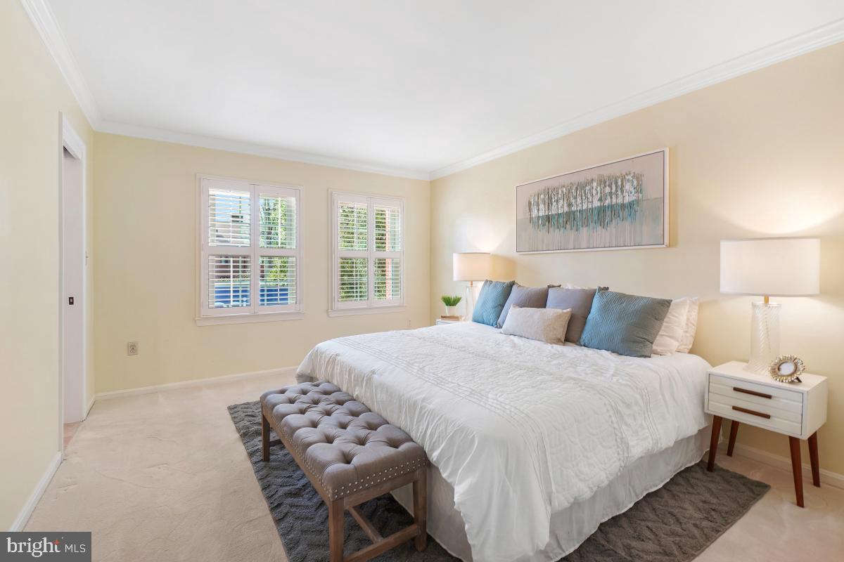 907 FRANKLIN ST, ALEXANDRIA, Virginia 22314, 2 Bedrooms Bedrooms, ,2 BathroomsBathrooms,Residential,For sale,907 FRANKLIN ST,VAAX2047820 MLS # VAAX2047820