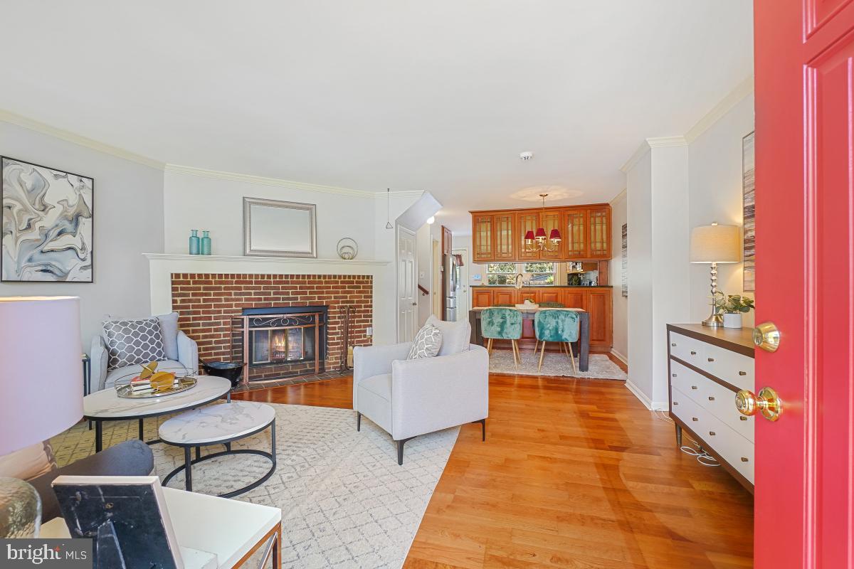 907 FRANKLIN ST, ALEXANDRIA, Virginia 22314, 2 Bedrooms Bedrooms, ,2 BathroomsBathrooms,Residential,For sale,907 FRANKLIN ST,VAAX2047820 MLS # VAAX2047820