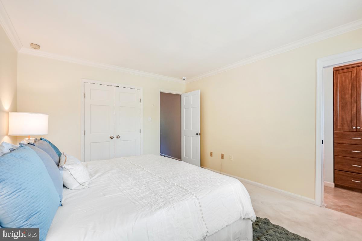 907 FRANKLIN ST, ALEXANDRIA, Virginia 22314, 2 Bedrooms Bedrooms, ,2 BathroomsBathrooms,Residential,For sale,907 FRANKLIN ST,VAAX2047820 MLS # VAAX2047820