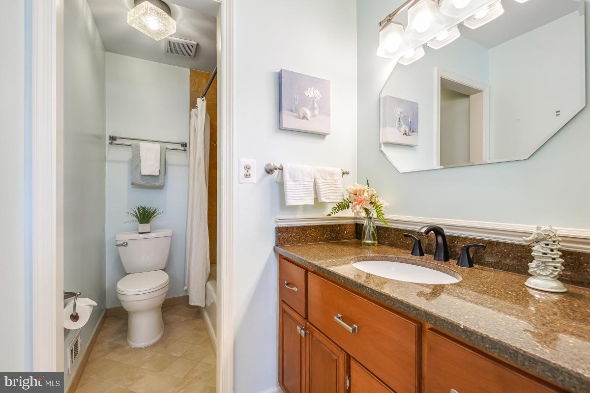 907 FRANKLIN ST, ALEXANDRIA, Virginia 22314, 2 Bedrooms Bedrooms, ,2 BathroomsBathrooms,Residential,For sale,907 FRANKLIN ST,VAAX2047820 MLS # VAAX2047820