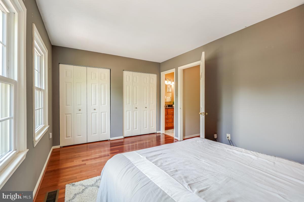 907 FRANKLIN ST, ALEXANDRIA, Virginia 22314, 2 Bedrooms Bedrooms, ,2 BathroomsBathrooms,Residential,For sale,907 FRANKLIN ST,VAAX2047820 MLS # VAAX2047820