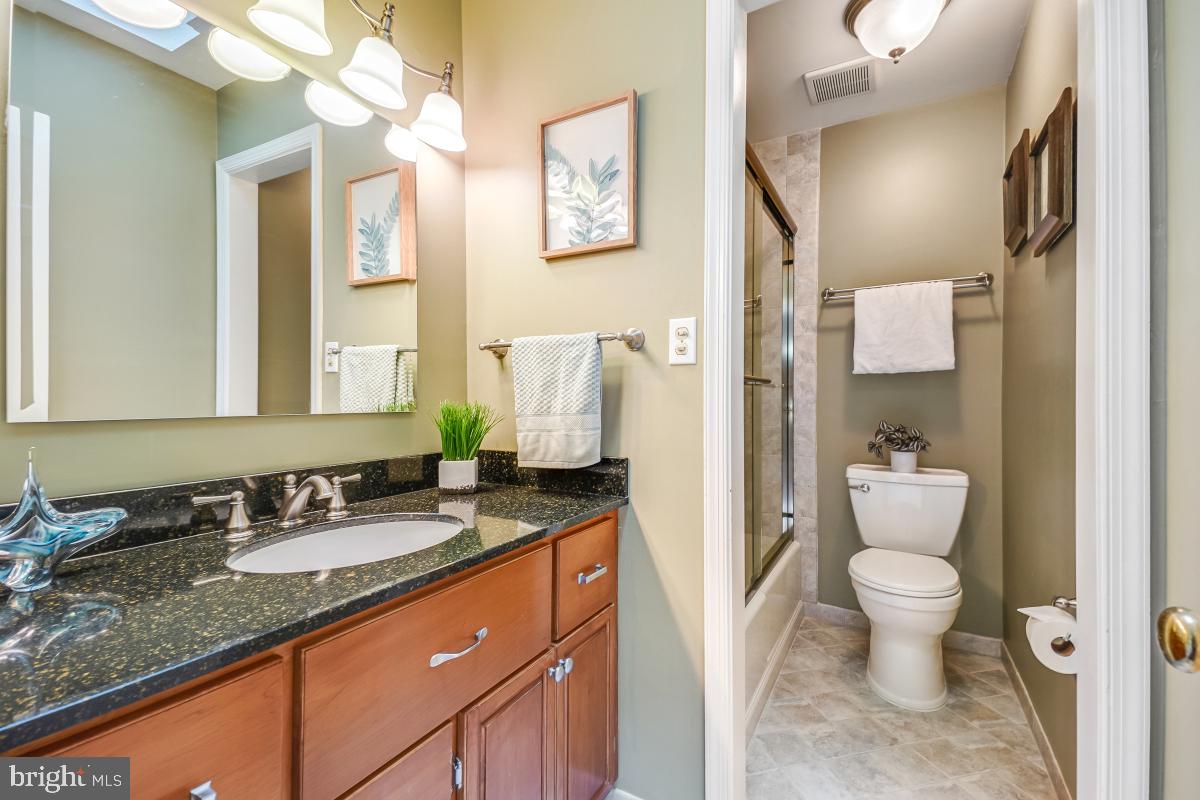 907 FRANKLIN ST, ALEXANDRIA, Virginia 22314, 2 Bedrooms Bedrooms, ,2 BathroomsBathrooms,Residential,For sale,907 FRANKLIN ST,VAAX2047820 MLS # VAAX2047820