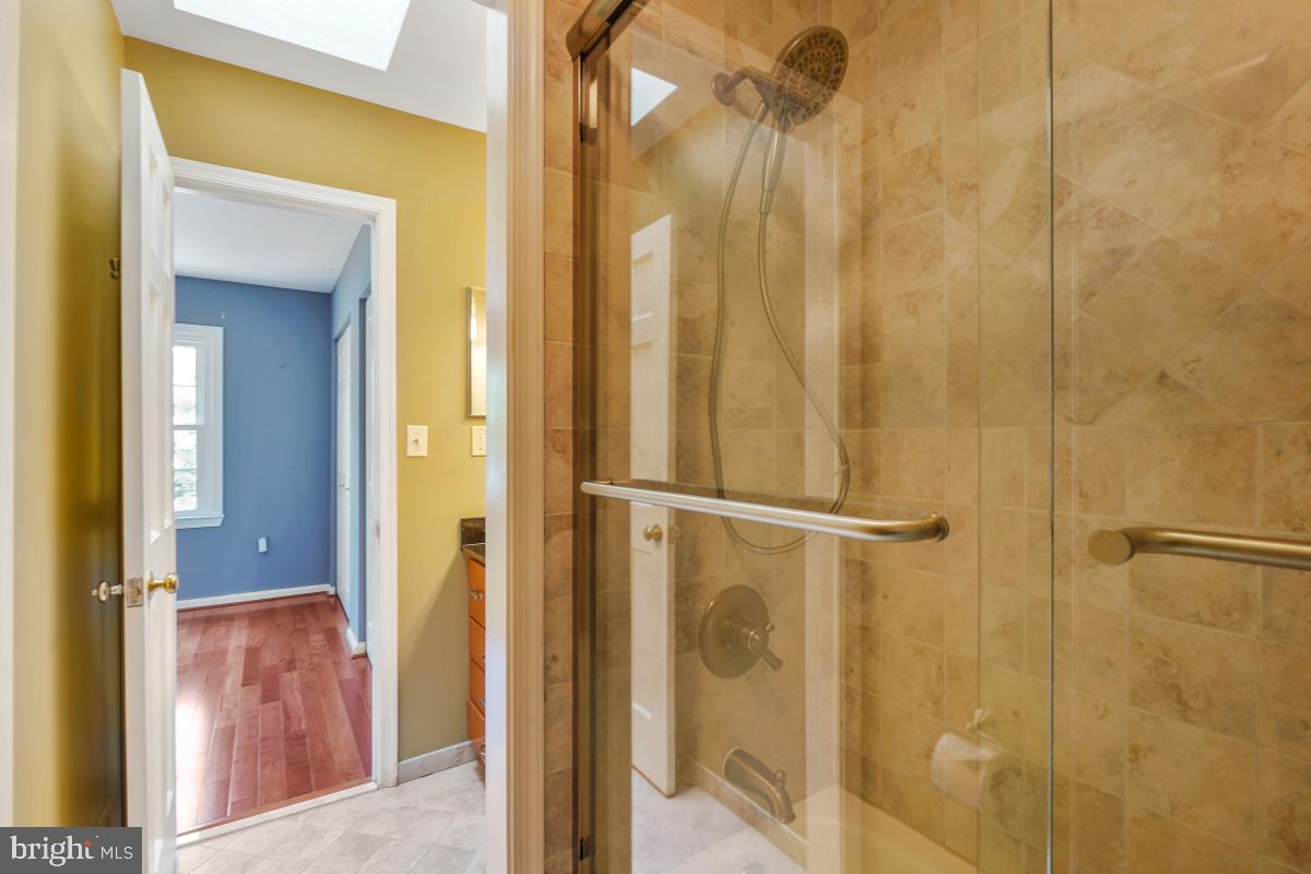907 FRANKLIN ST, ALEXANDRIA, Virginia 22314, 2 Bedrooms Bedrooms, ,2 BathroomsBathrooms,Residential,For sale,907 FRANKLIN ST,VAAX2047820 MLS # VAAX2047820