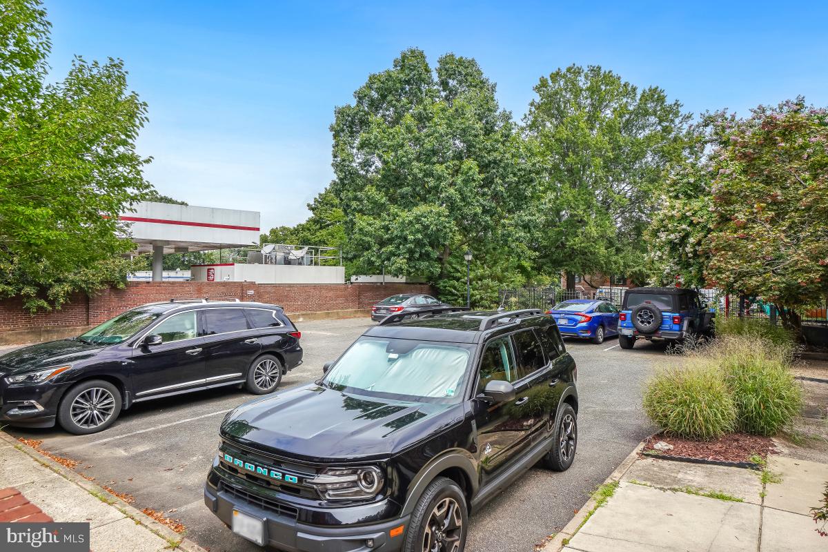 907 FRANKLIN ST, ALEXANDRIA, Virginia 22314, 2 Bedrooms Bedrooms, ,2 BathroomsBathrooms,Residential,For sale,907 FRANKLIN ST,VAAX2047820 MLS # VAAX2047820