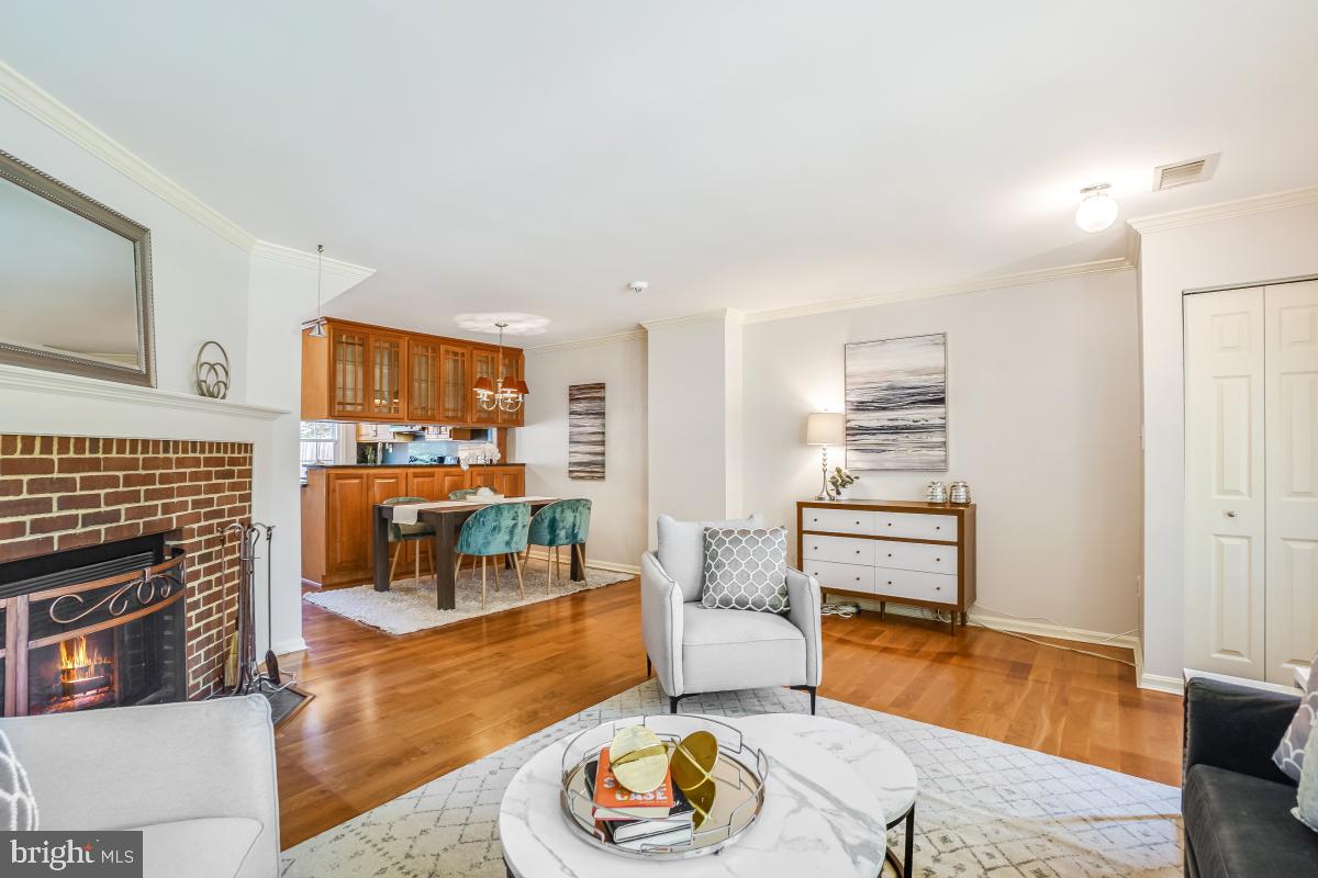 907 FRANKLIN ST, ALEXANDRIA, Virginia 22314, 2 Bedrooms Bedrooms, ,2 BathroomsBathrooms,Residential,For sale,907 FRANKLIN ST,VAAX2047820 MLS # VAAX2047820