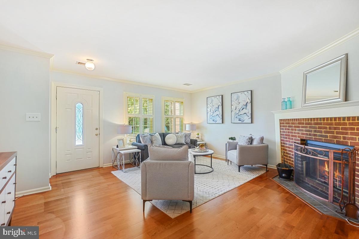 907 FRANKLIN ST, ALEXANDRIA, Virginia 22314, 2 Bedrooms Bedrooms, ,2 BathroomsBathrooms,Residential,For sale,907 FRANKLIN ST,VAAX2047820 MLS # VAAX2047820