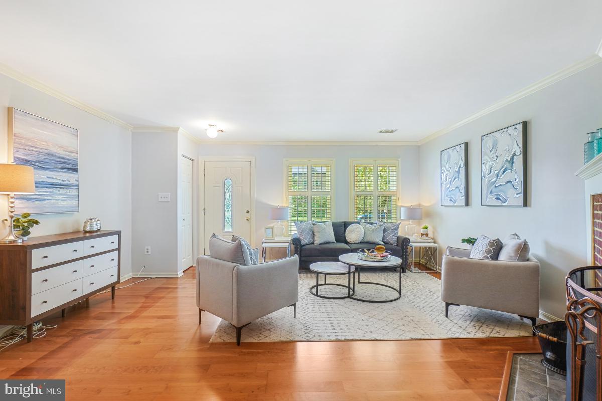 907 FRANKLIN ST, ALEXANDRIA, Virginia 22314, 2 Bedrooms Bedrooms, ,2 BathroomsBathrooms,Residential,For sale,907 FRANKLIN ST,VAAX2047820 MLS # VAAX2047820