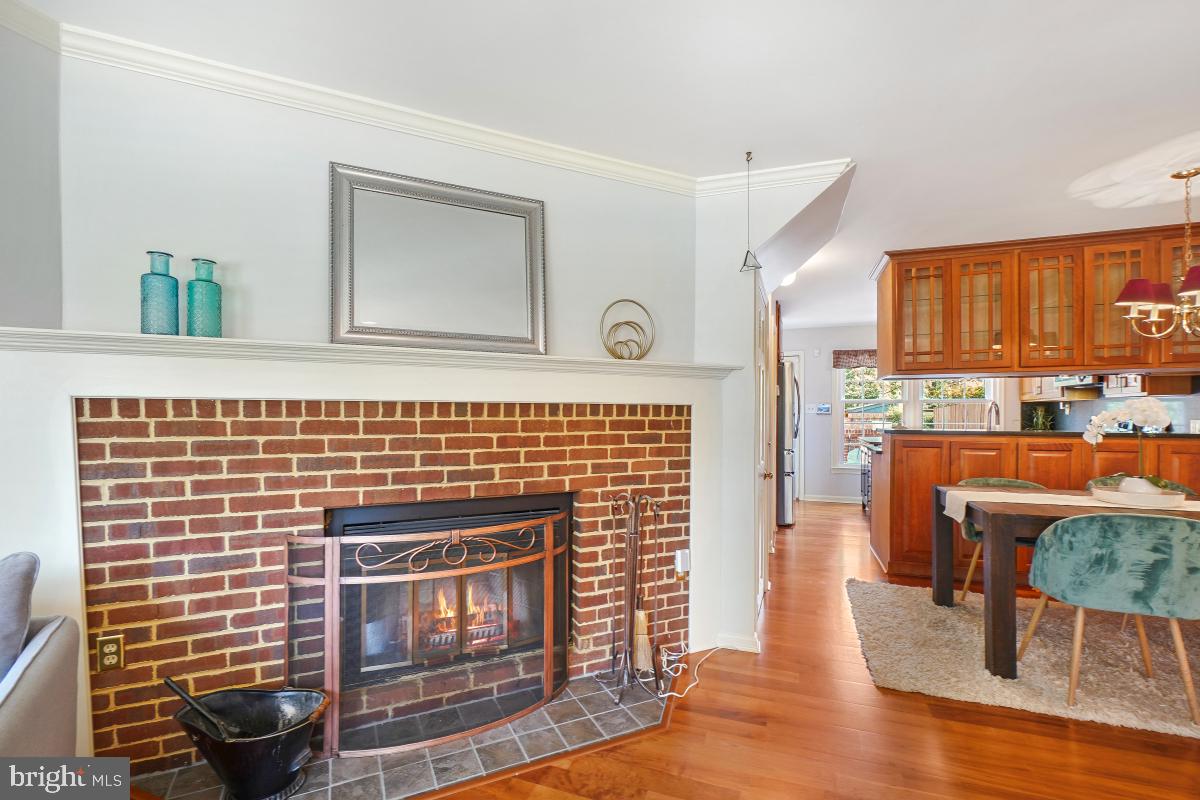 907 FRANKLIN ST, ALEXANDRIA, Virginia 22314, 2 Bedrooms Bedrooms, ,2 BathroomsBathrooms,Residential,For sale,907 FRANKLIN ST,VAAX2047820 MLS # VAAX2047820