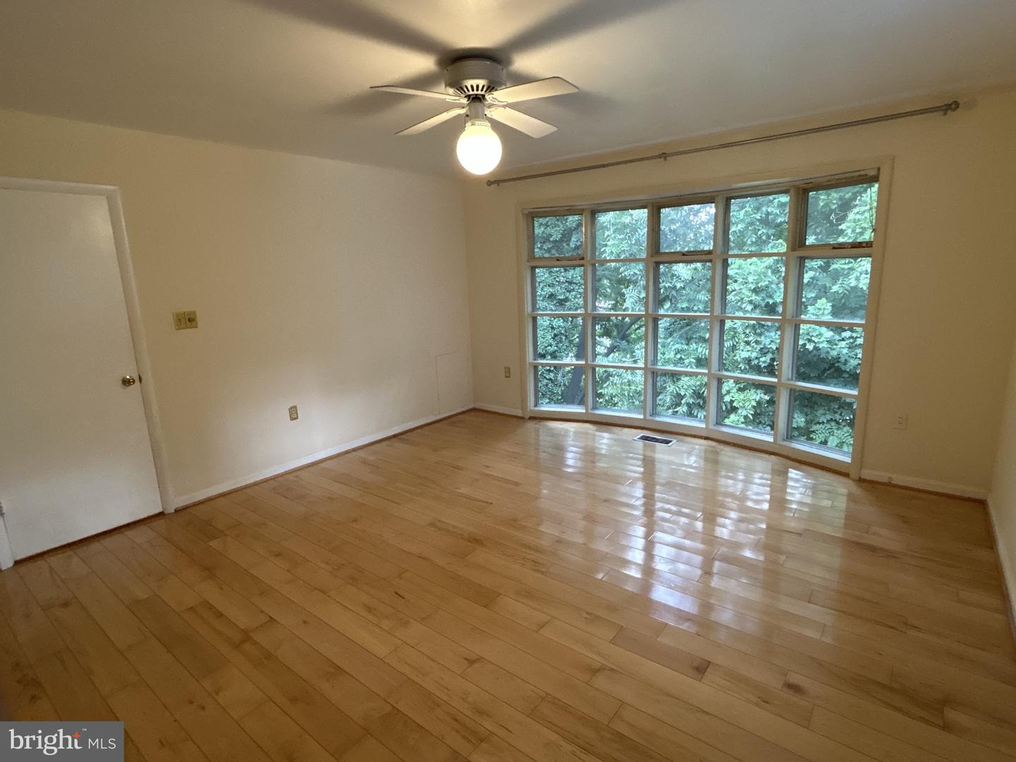 2735 S GROVE ST, ARLINGTON, Virginia 22202, 4 Bedrooms Bedrooms, 9 Rooms Rooms,2 BathroomsBathrooms,Residential,For sale,2735 S GROVE ST,VAAR2061580 MLS # VAAR2061580