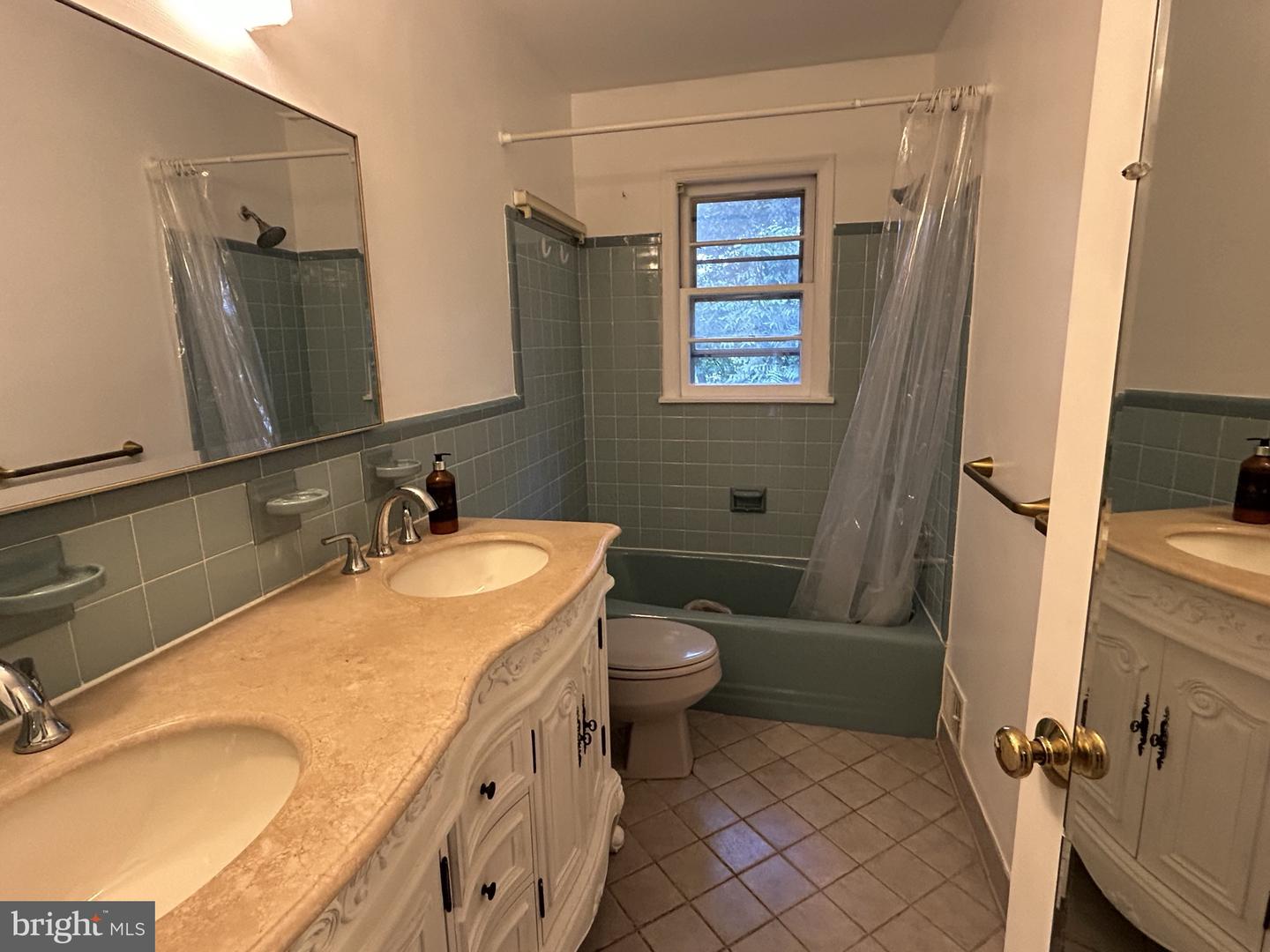 2735 S GROVE ST, ARLINGTON, Virginia 22202, 4 Bedrooms Bedrooms, 9 Rooms Rooms,2 BathroomsBathrooms,Residential,For sale,2735 S GROVE ST,VAAR2061580 MLS # VAAR2061580