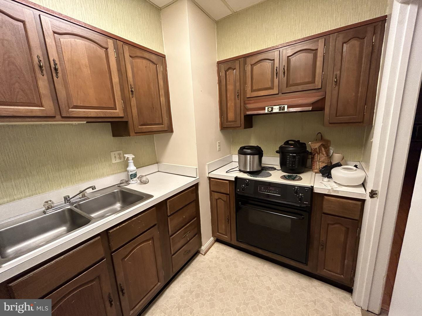 2735 S GROVE ST, ARLINGTON, Virginia 22202, 4 Bedrooms Bedrooms, 9 Rooms Rooms,2 BathroomsBathrooms,Residential,For sale,2735 S GROVE ST,VAAR2061580 MLS # VAAR2061580