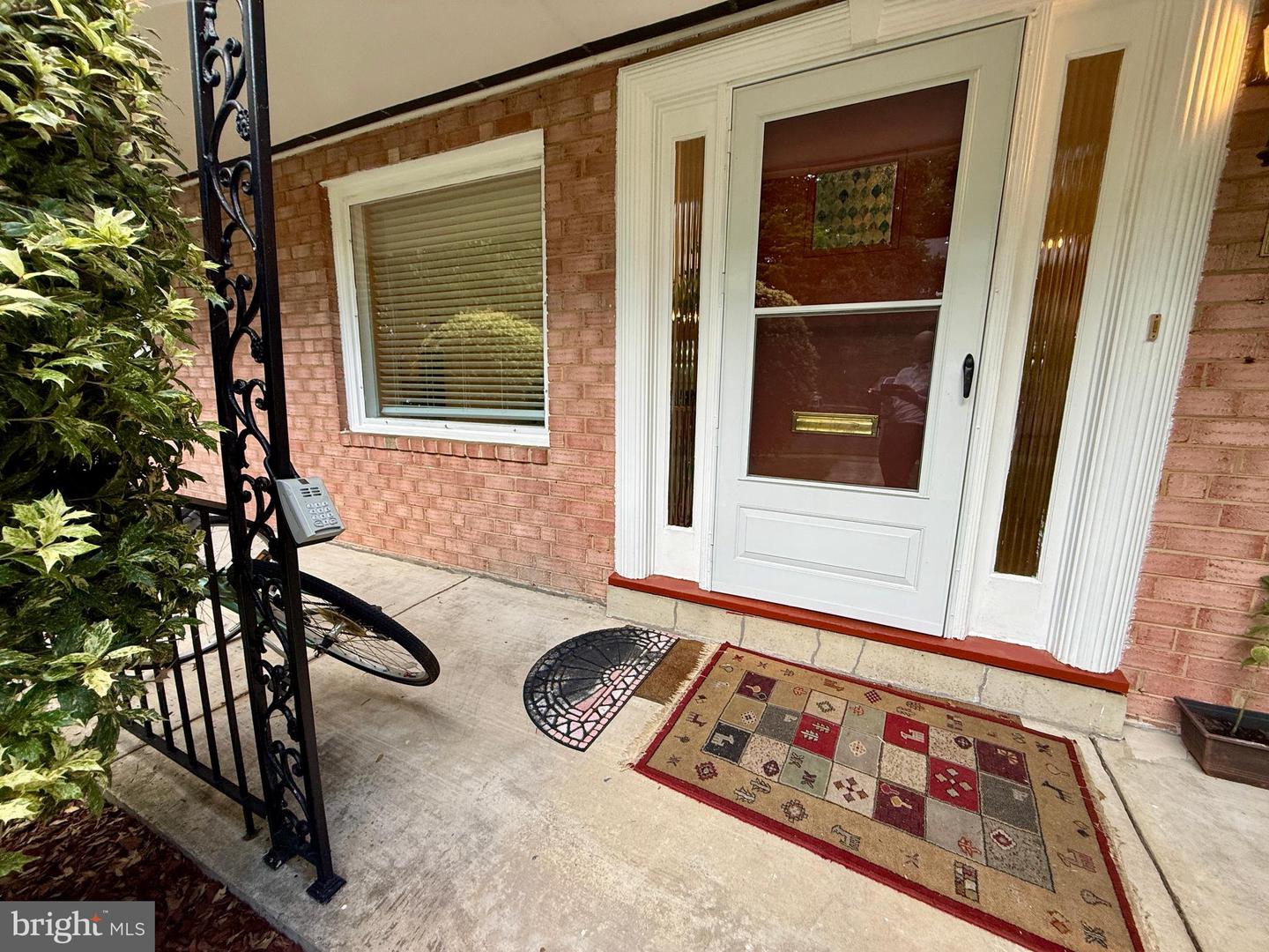 2735 S GROVE ST, ARLINGTON, Virginia 22202, 4 Bedrooms Bedrooms, 9 Rooms Rooms,2 BathroomsBathrooms,Residential,For sale,2735 S GROVE ST,VAAR2061580 MLS # VAAR2061580