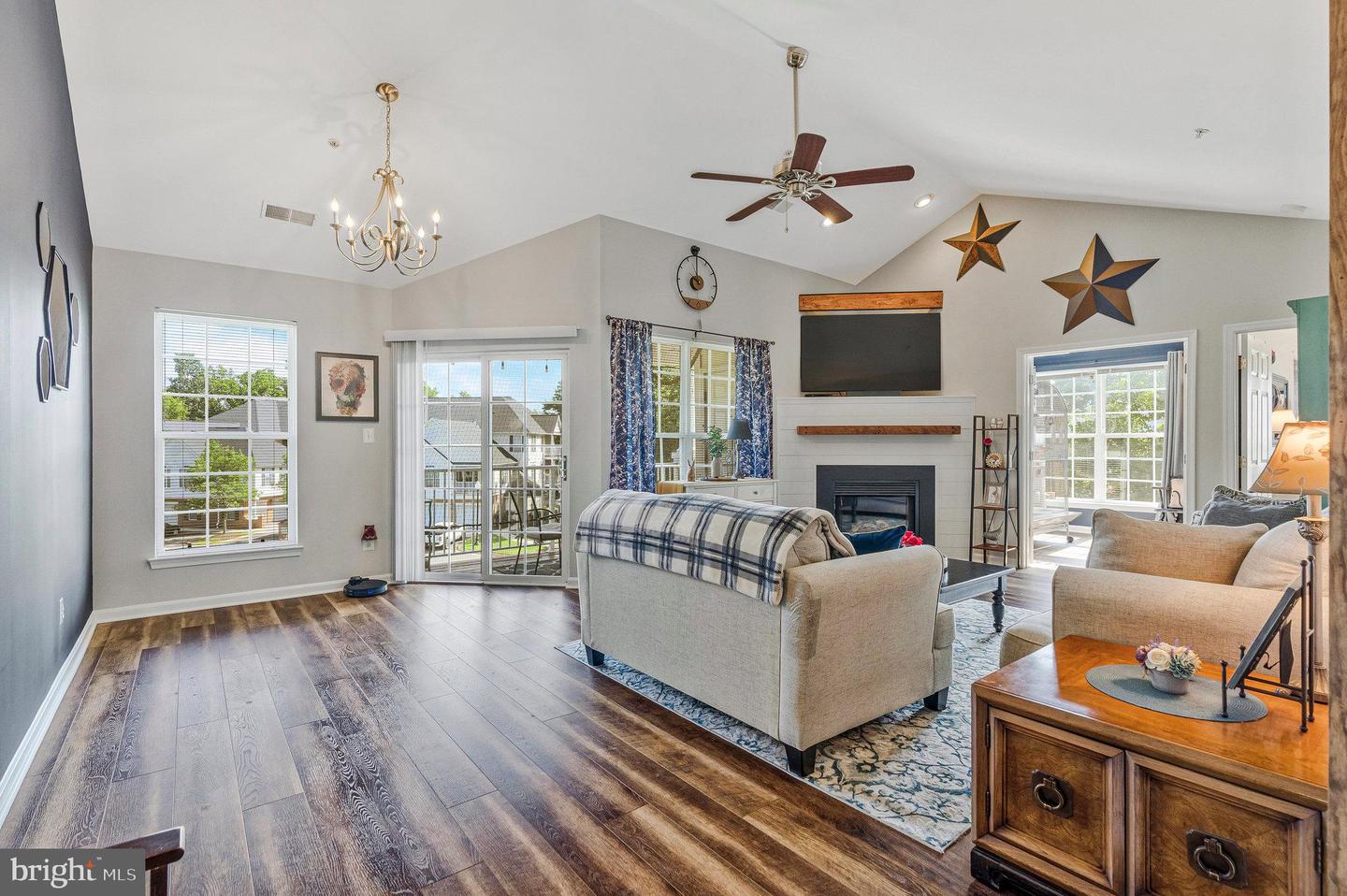 25230 POND VIEW SQ #301, CHANTILLY, Virginia 20152, 2 Bedrooms Bedrooms, ,2 BathroomsBathrooms,Residential,For sale,25230 POND VIEW SQ #301,VALO2103448 MLS # VALO2103448