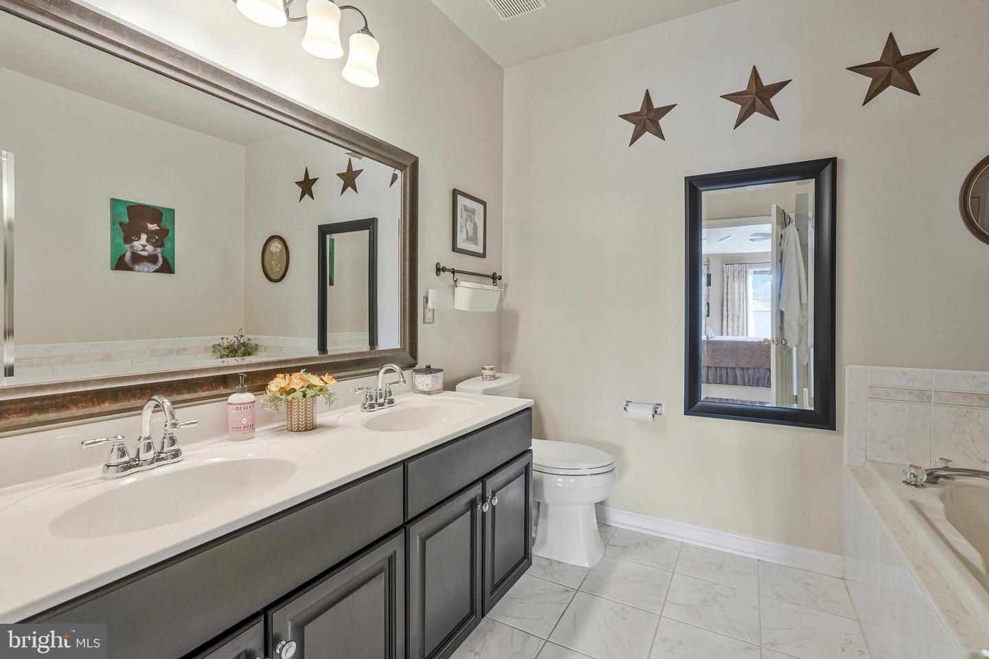 25230 POND VIEW SQ #301, CHANTILLY, Virginia 20152, 2 Bedrooms Bedrooms, ,2 BathroomsBathrooms,Residential,For sale,25230 POND VIEW SQ #301,VALO2103448 MLS # VALO2103448