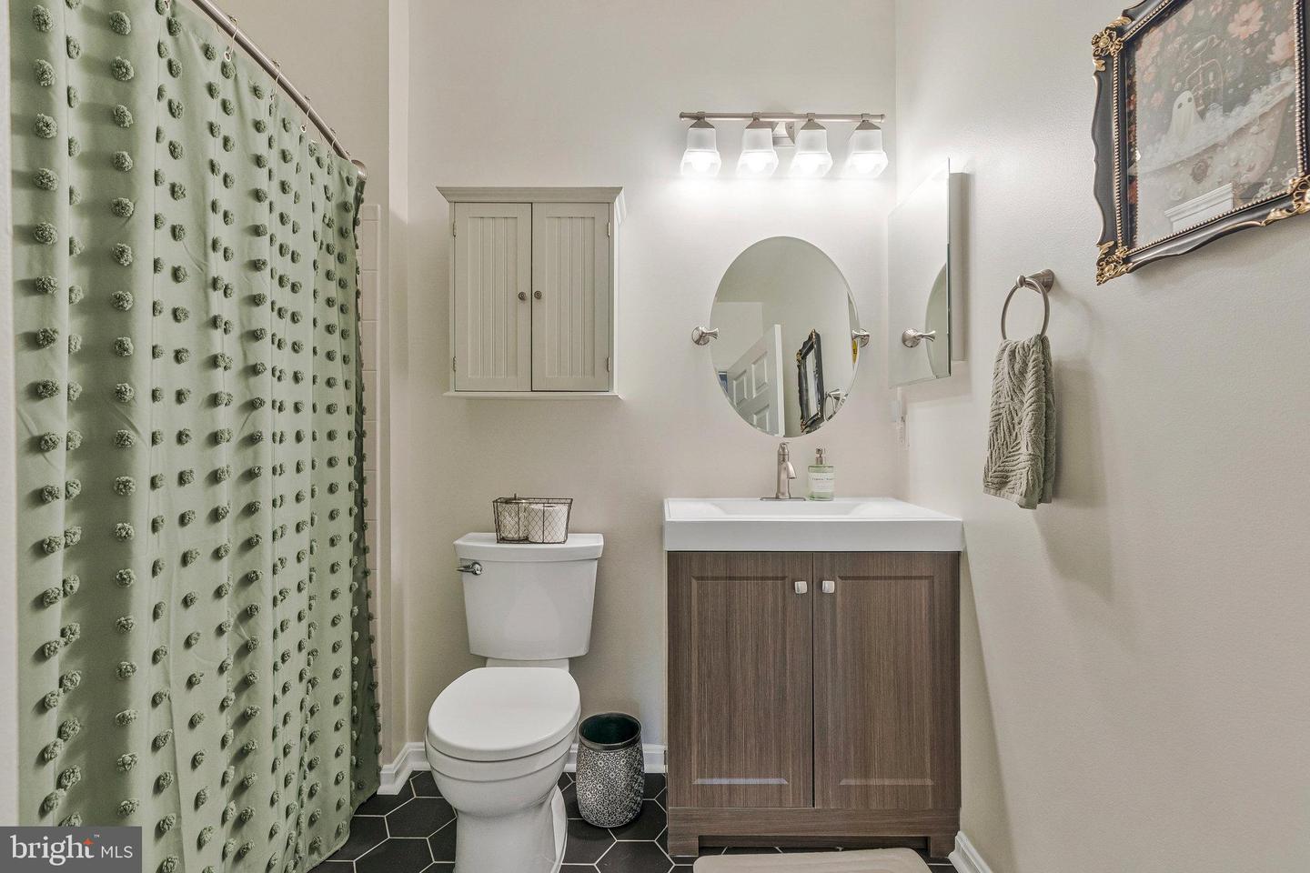 25230 POND VIEW SQ #301, CHANTILLY, Virginia 20152, 2 Bedrooms Bedrooms, ,2 BathroomsBathrooms,Residential,For sale,25230 POND VIEW SQ #301,VALO2103448 MLS # VALO2103448