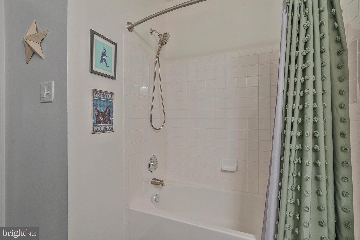 25230 POND VIEW SQ #301, CHANTILLY, Virginia 20152, 2 Bedrooms Bedrooms, ,2 BathroomsBathrooms,Residential,For sale,25230 POND VIEW SQ #301,VALO2103448 MLS # VALO2103448