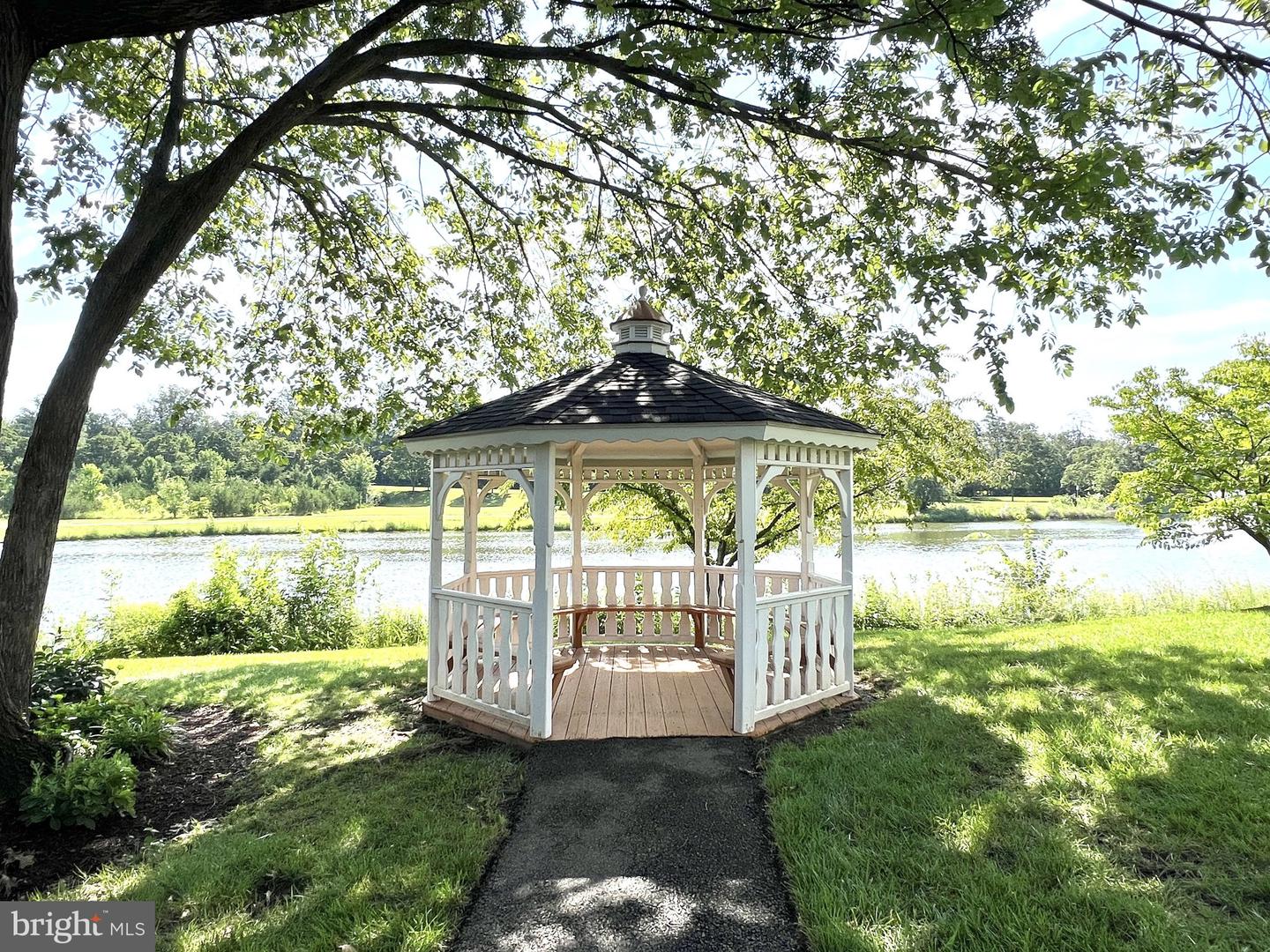25230 POND VIEW SQ #301, CHANTILLY, Virginia 20152, 2 Bedrooms Bedrooms, ,2 BathroomsBathrooms,Residential,For sale,25230 POND VIEW SQ #301,VALO2103448 MLS # VALO2103448