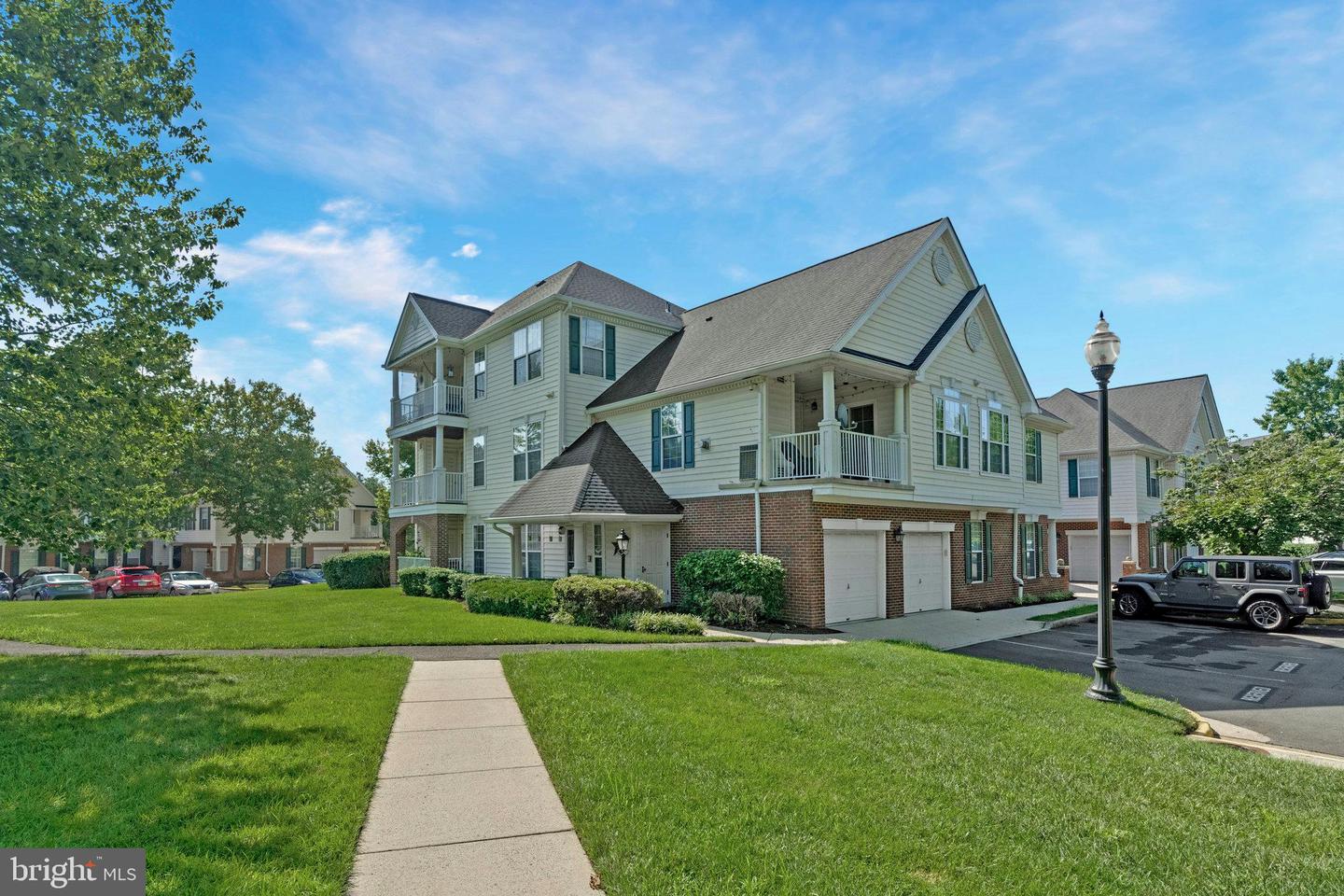 25230 POND VIEW SQ #301, CHANTILLY, Virginia 20152, 2 Bedrooms Bedrooms, ,2 BathroomsBathrooms,Residential,For sale,25230 POND VIEW SQ #301,VALO2103448 MLS # VALO2103448