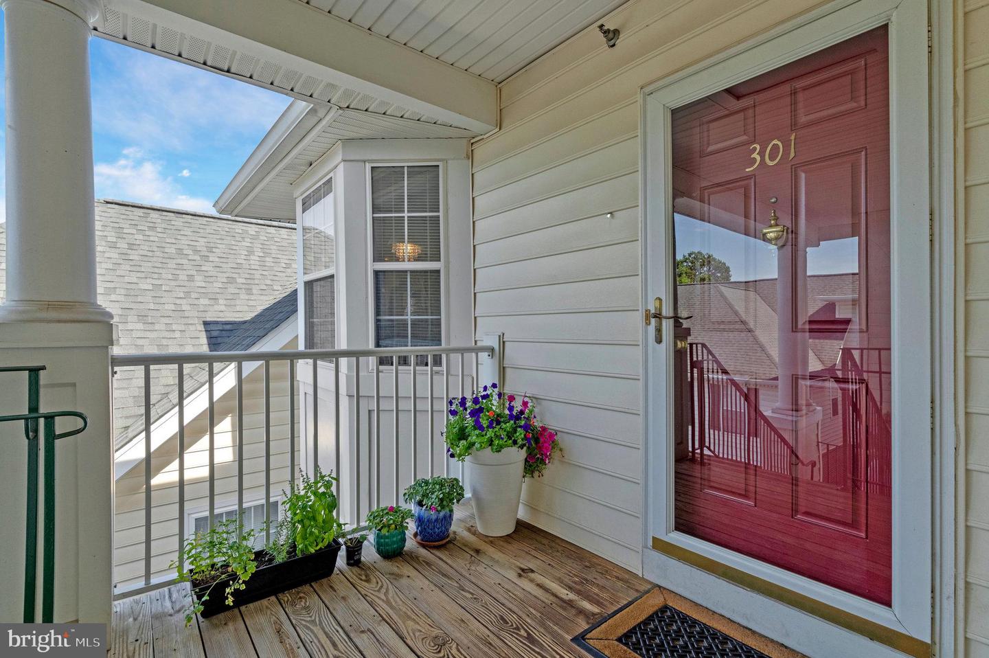 25230 POND VIEW SQ #301, CHANTILLY, Virginia 20152, 2 Bedrooms Bedrooms, ,2 BathroomsBathrooms,Residential,For sale,25230 POND VIEW SQ #301,VALO2103448 MLS # VALO2103448