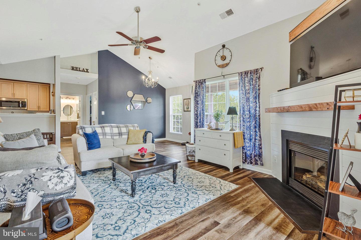 25230 POND VIEW SQ #301, CHANTILLY, Virginia 20152, 2 Bedrooms Bedrooms, ,2 BathroomsBathrooms,Residential,For sale,25230 POND VIEW SQ #301,VALO2103448 MLS # VALO2103448