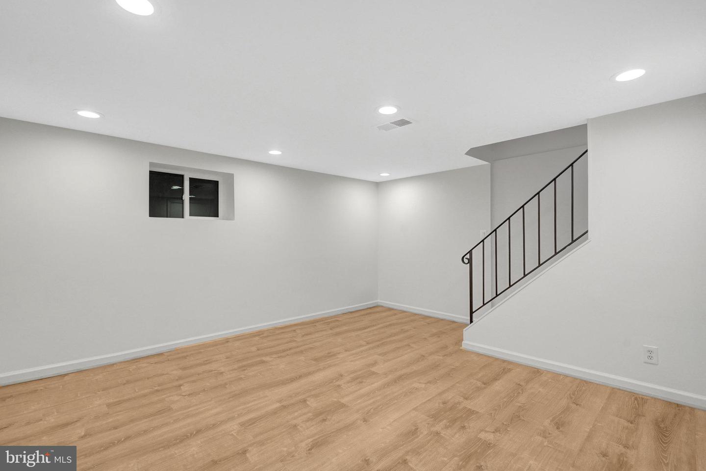3463 S STAFFORD ST #B, ARLINGTON, Virginia 22206, 2 Bedrooms Bedrooms, ,2 BathroomsBathrooms,Residential,For sale,3463 S STAFFORD ST #B,VAAR2061594 MLS # VAAR2061594