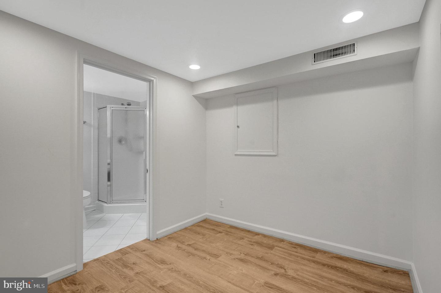 3463 S STAFFORD ST #B, ARLINGTON, Virginia 22206, 2 Bedrooms Bedrooms, ,2 BathroomsBathrooms,Residential,For sale,3463 S STAFFORD ST #B,VAAR2061594 MLS # VAAR2061594