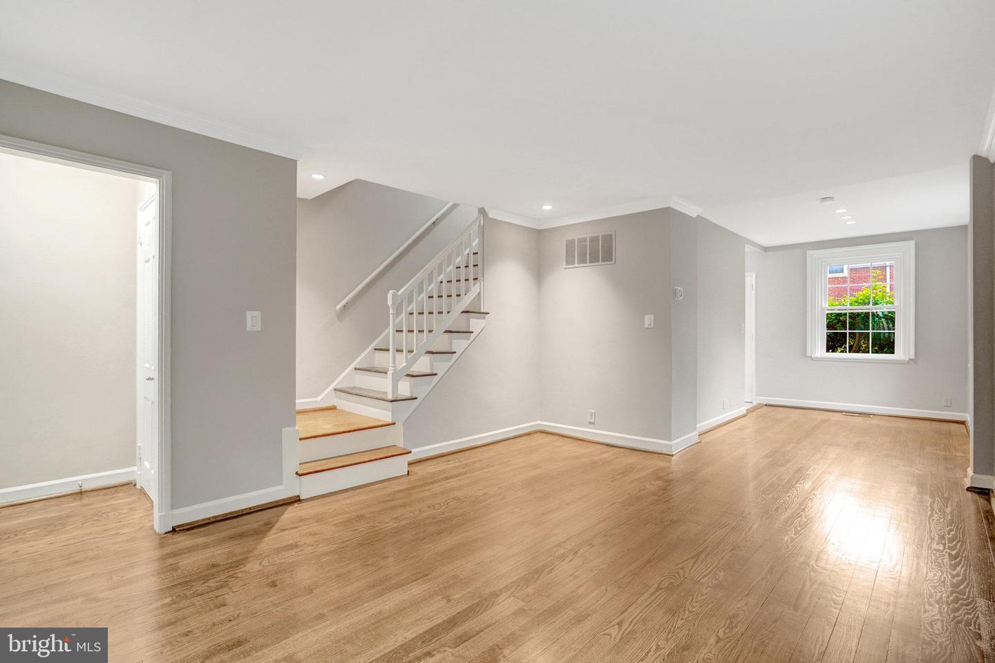 3463 S STAFFORD ST #B, ARLINGTON, Virginia 22206, 2 Bedrooms Bedrooms, ,2 BathroomsBathrooms,Residential,For sale,3463 S STAFFORD ST #B,VAAR2061594 MLS # VAAR2061594