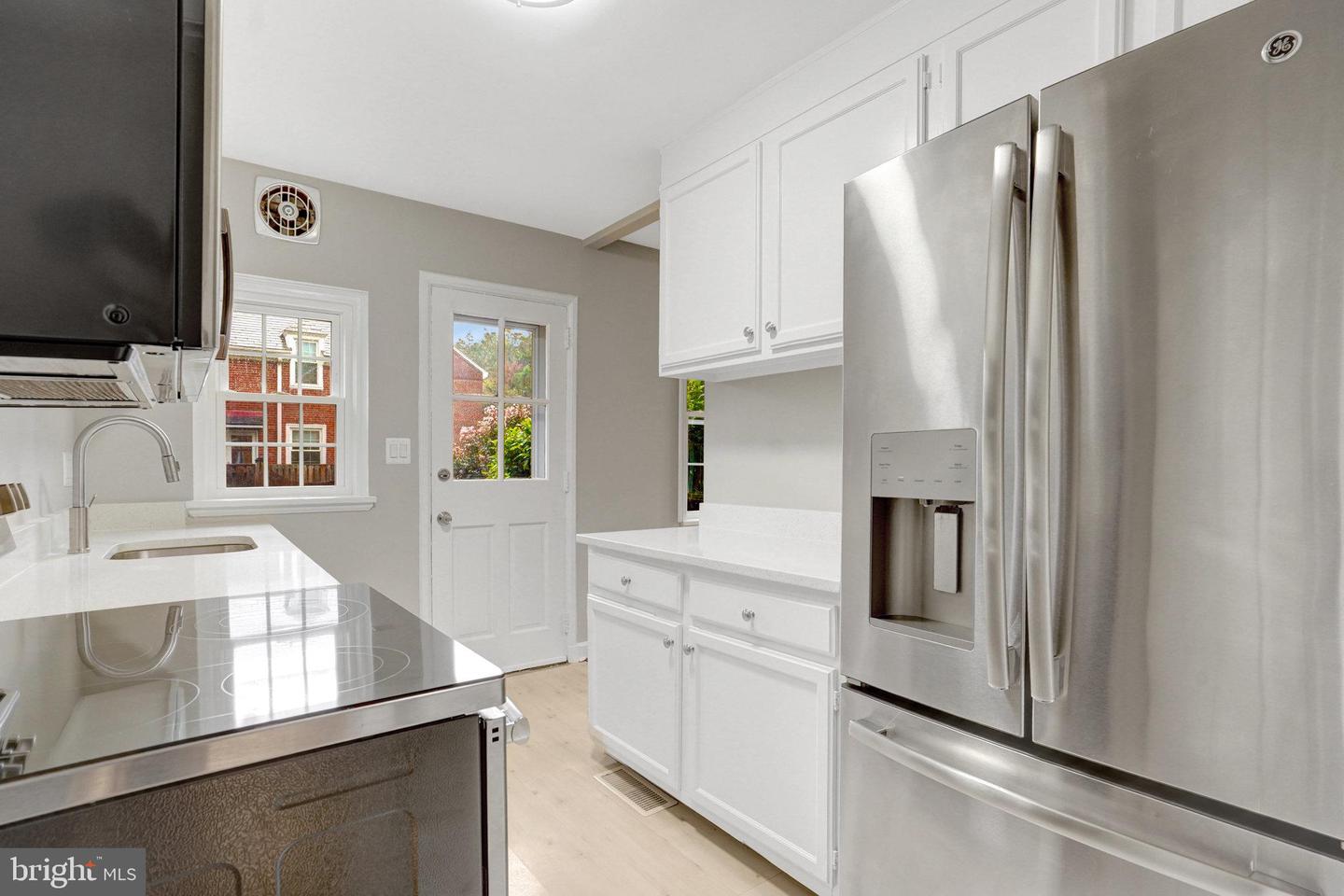 3463 S STAFFORD ST #B, ARLINGTON, Virginia 22206, 2 Bedrooms Bedrooms, ,2 BathroomsBathrooms,Residential,For sale,3463 S STAFFORD ST #B,VAAR2061594 MLS # VAAR2061594