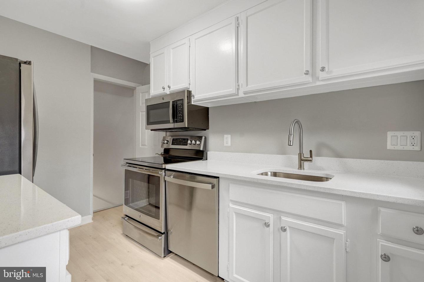 3463 S STAFFORD ST #B, ARLINGTON, Virginia 22206, 2 Bedrooms Bedrooms, ,2 BathroomsBathrooms,Residential,For sale,3463 S STAFFORD ST #B,VAAR2061594 MLS # VAAR2061594