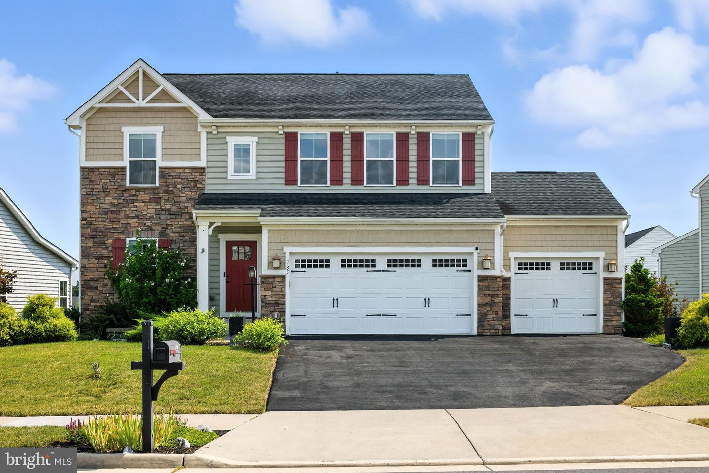 135 SKIPPER DR, LAKE FREDERICK, Virginia 22630, 4 Bedrooms Bedrooms, ,3 BathroomsBathrooms,Residential,For sale,135 SKIPPER DR,VAFV2035790 MLS # VAFV2035790