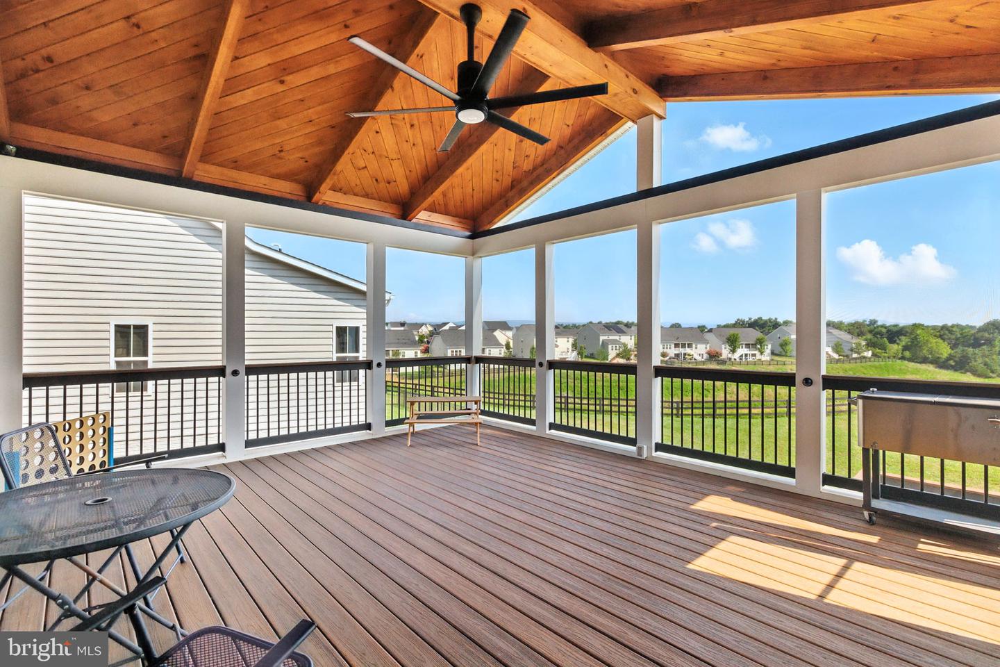 135 SKIPPER DR, LAKE FREDERICK, Virginia 22630, 4 Bedrooms Bedrooms, ,3 BathroomsBathrooms,Residential,For sale,135 SKIPPER DR,VAFV2035790 MLS # VAFV2035790